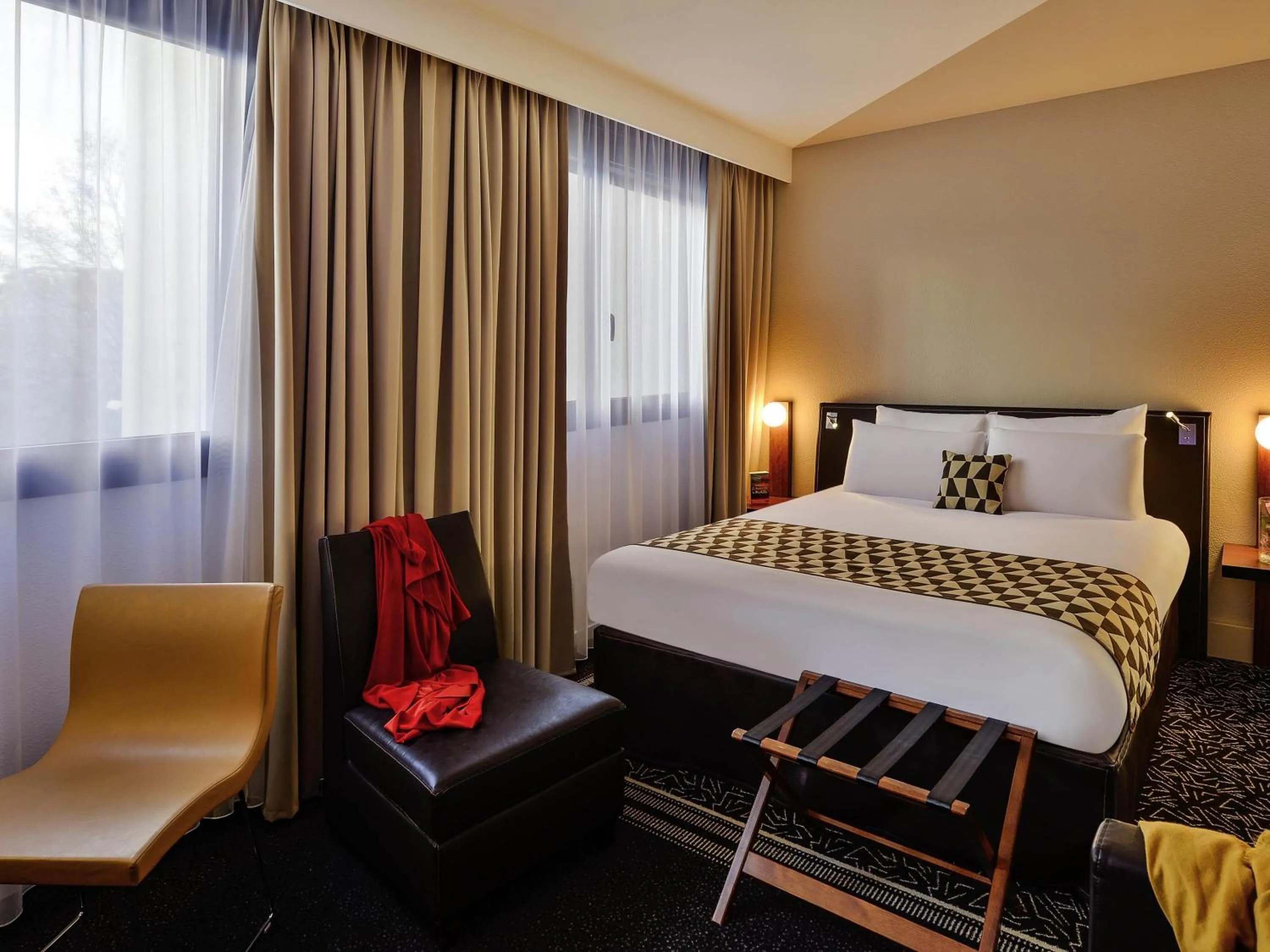 Bedroom, Bed in Hôtel Mercure Lyon Centre Lumière