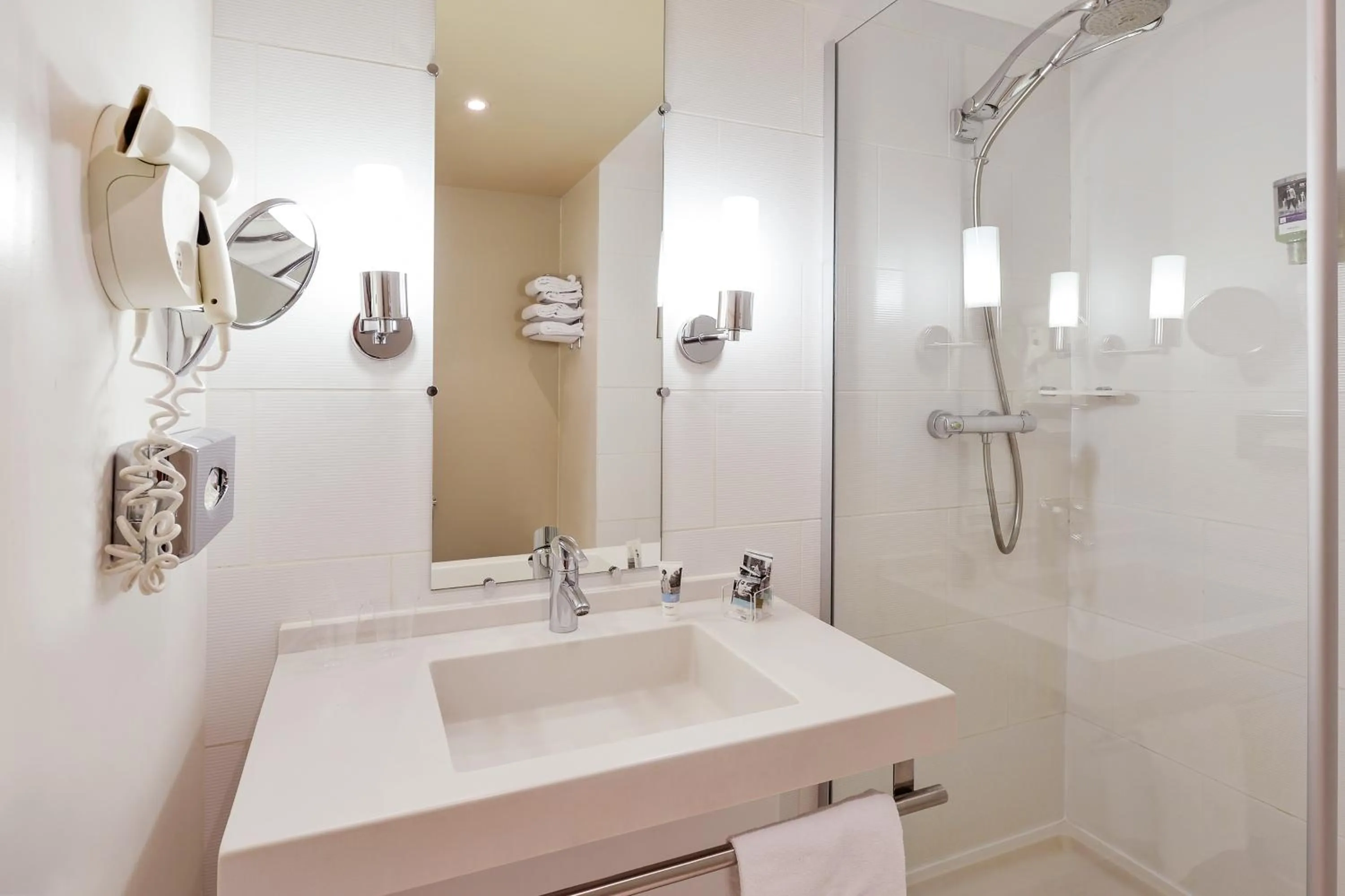 Shower in Hôtel Mercure Lyon Centre Lumière