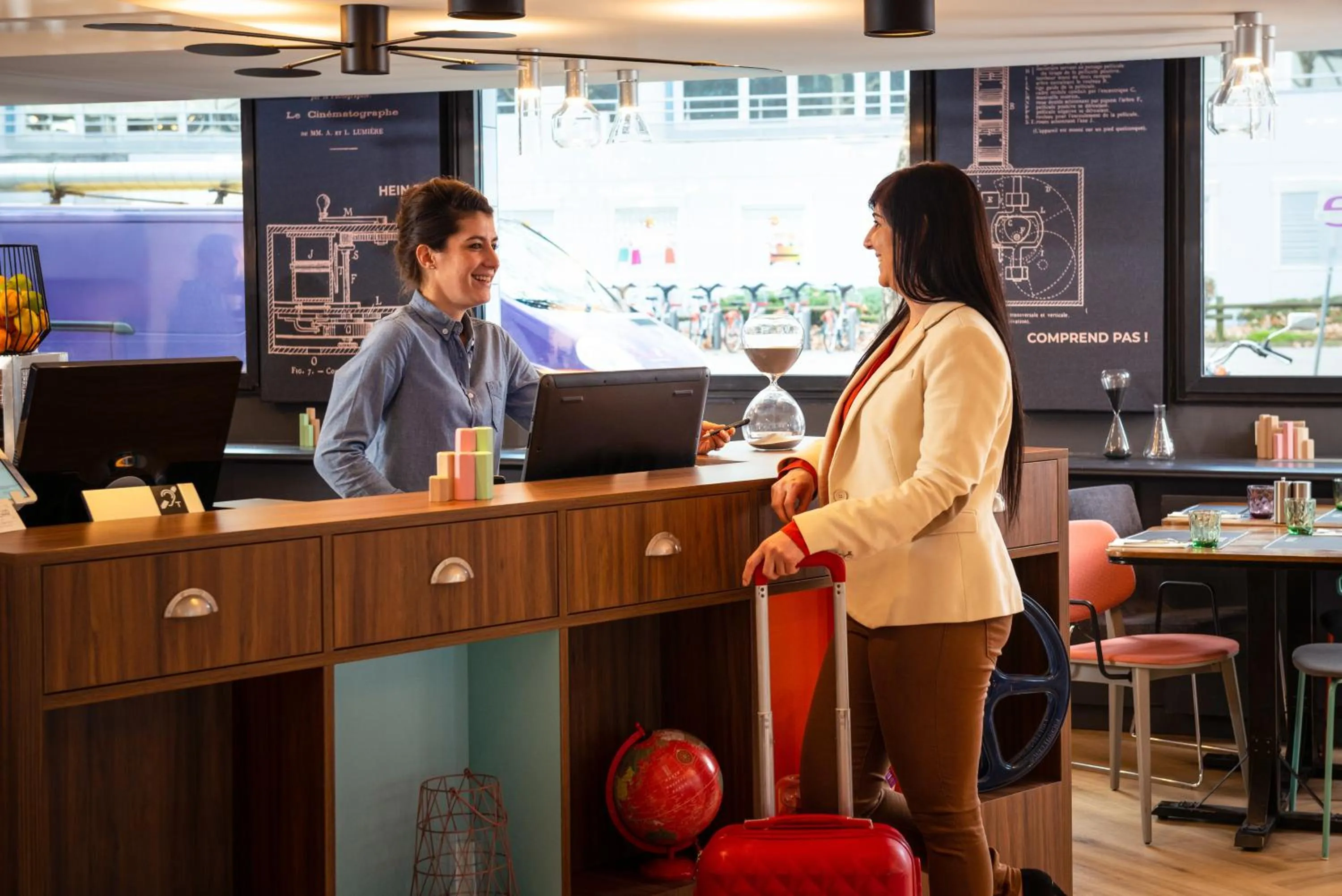 Lobby or reception in Hôtel Mercure Lyon Centre Lumière