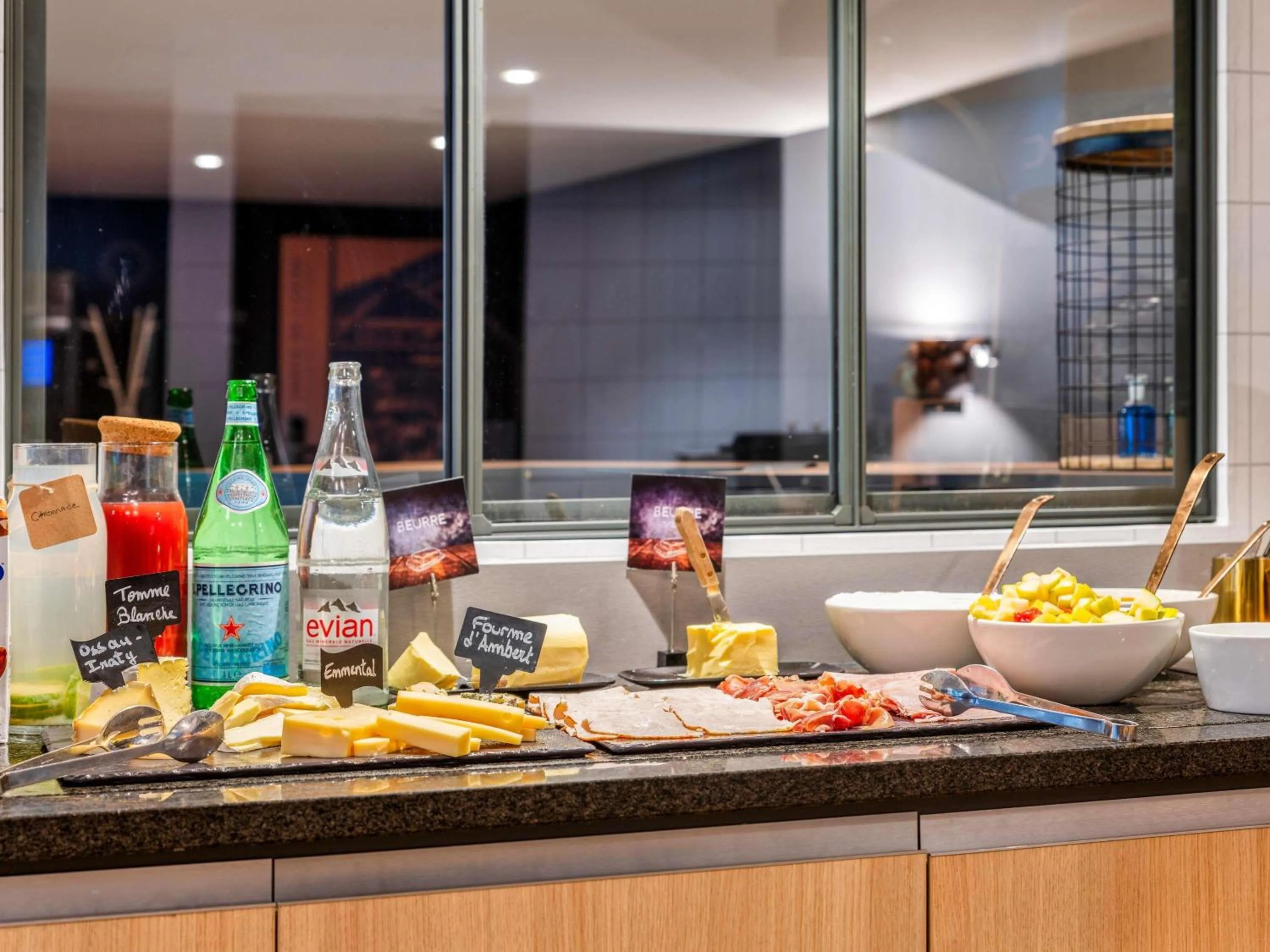 Breakfast in Hôtel Mercure Lyon Centre Lumière