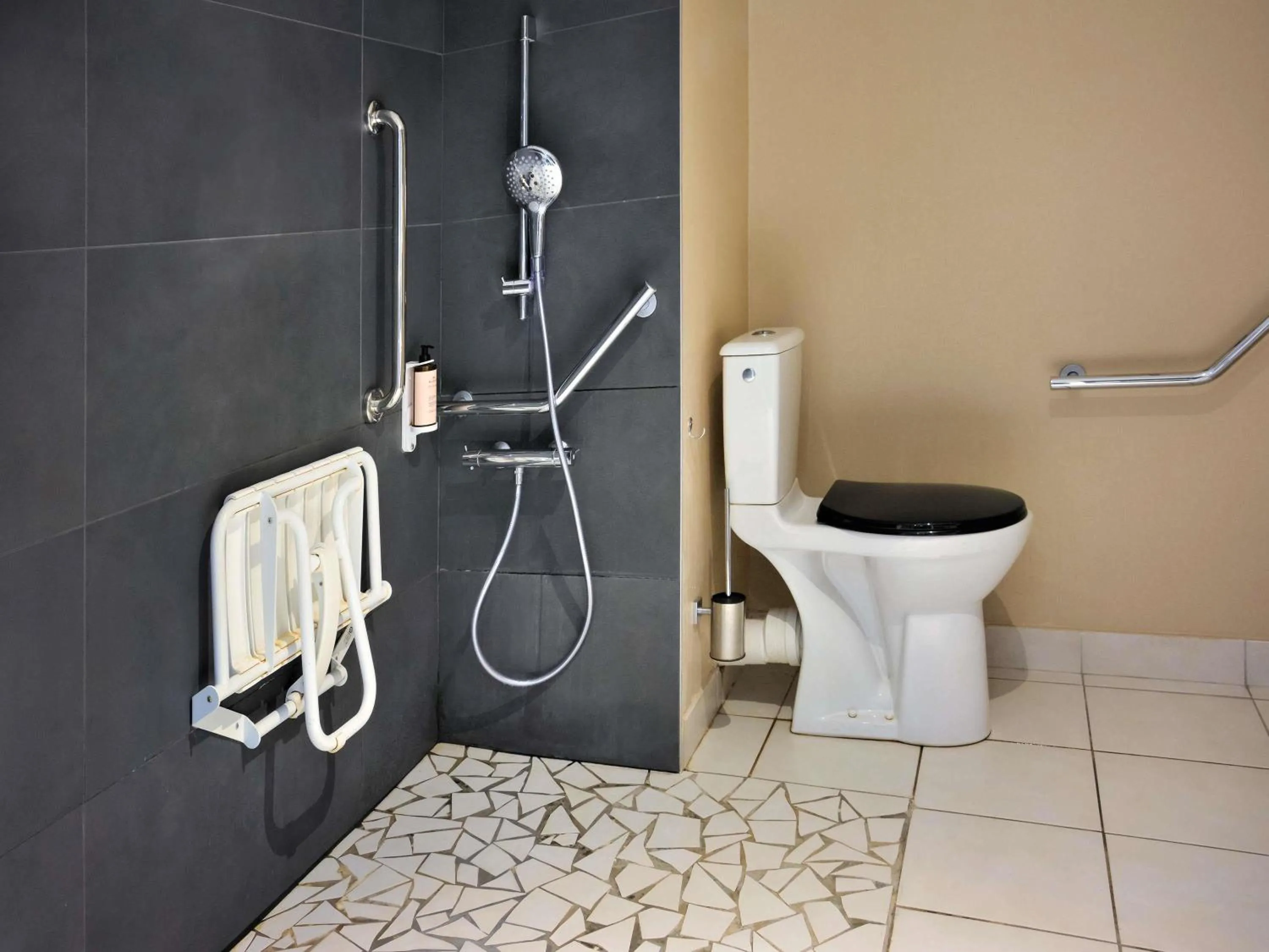 Bedroom in Hôtel Mercure Lyon Centre Lumière