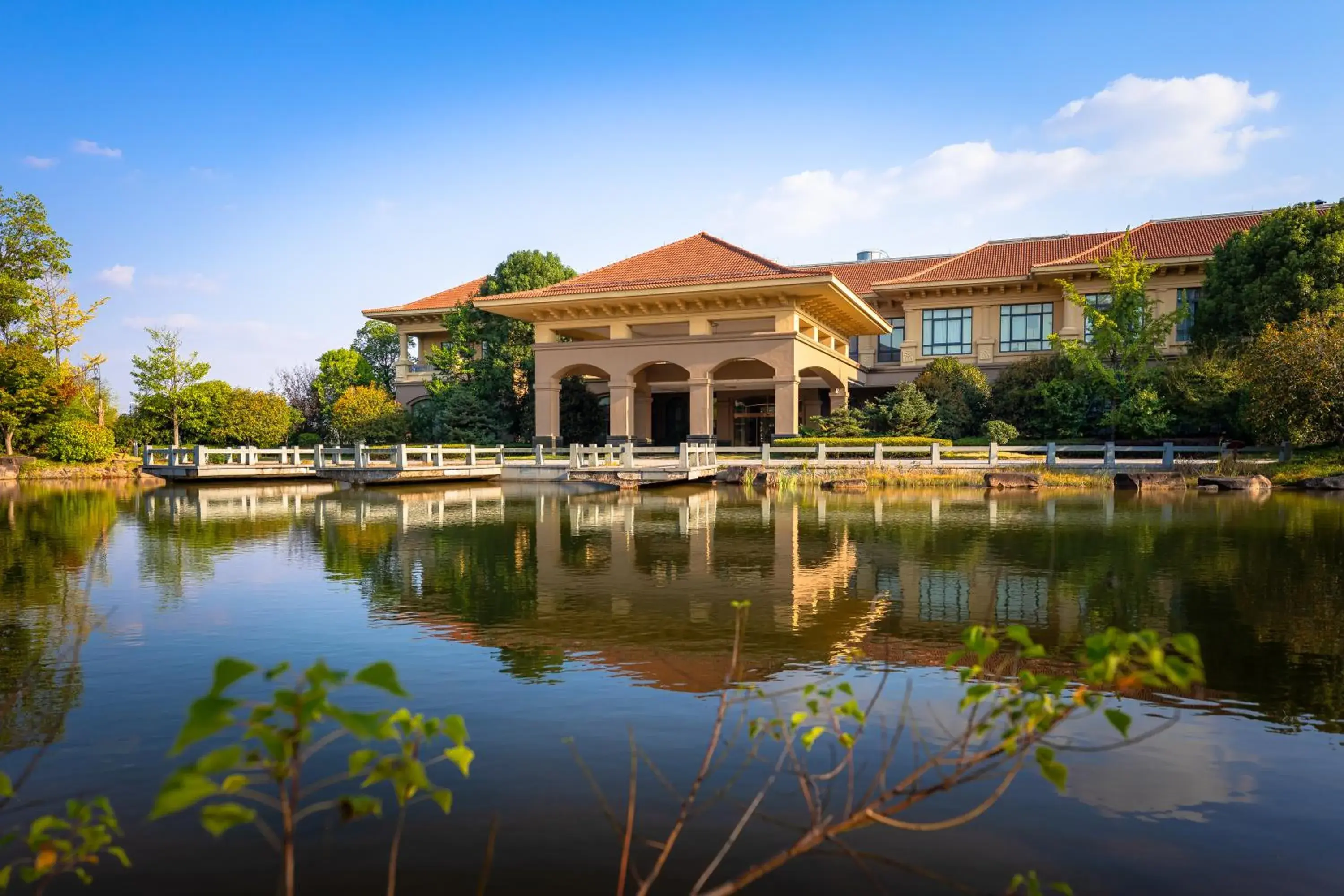 Deluxe King or Twin Room with Lake View in Your World International Conference Centre Hotel Deluxe King or Twin Room with Lake View in Your World International Conference Centre Hotel