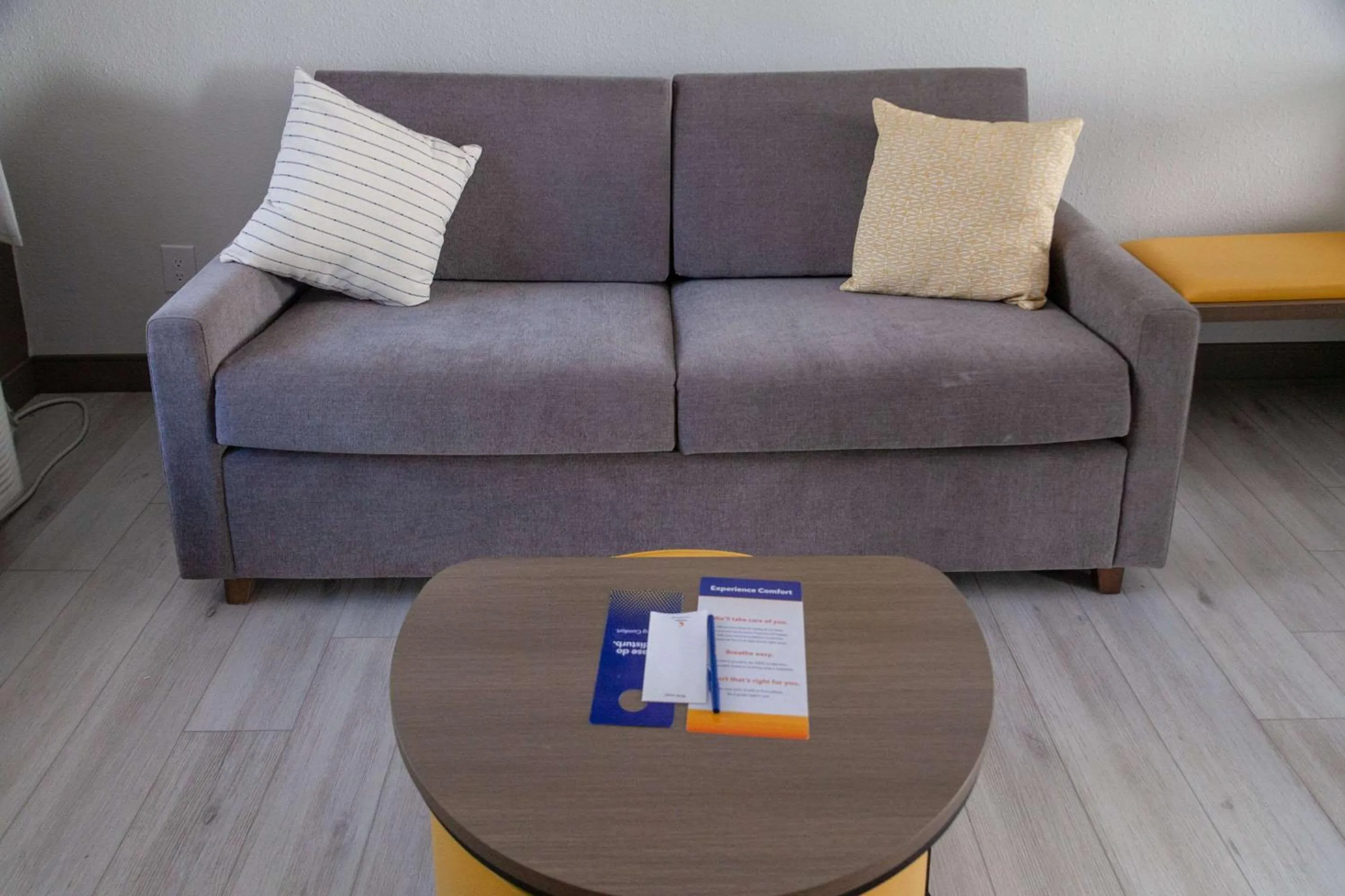 Bedroom in Comfort Suites Baton Rouge South I-10