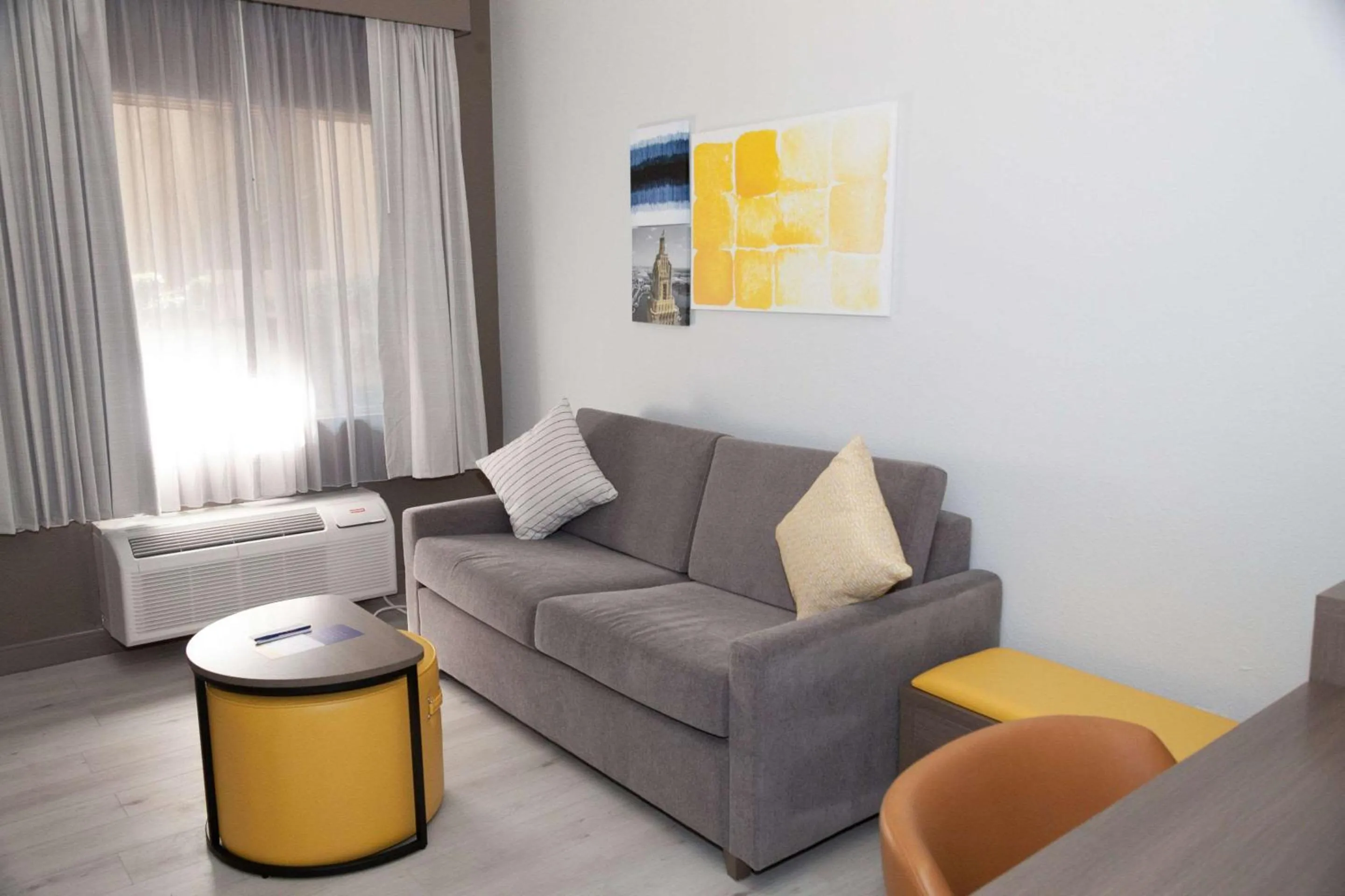 Bedroom in Comfort Suites Baton Rouge South I-10