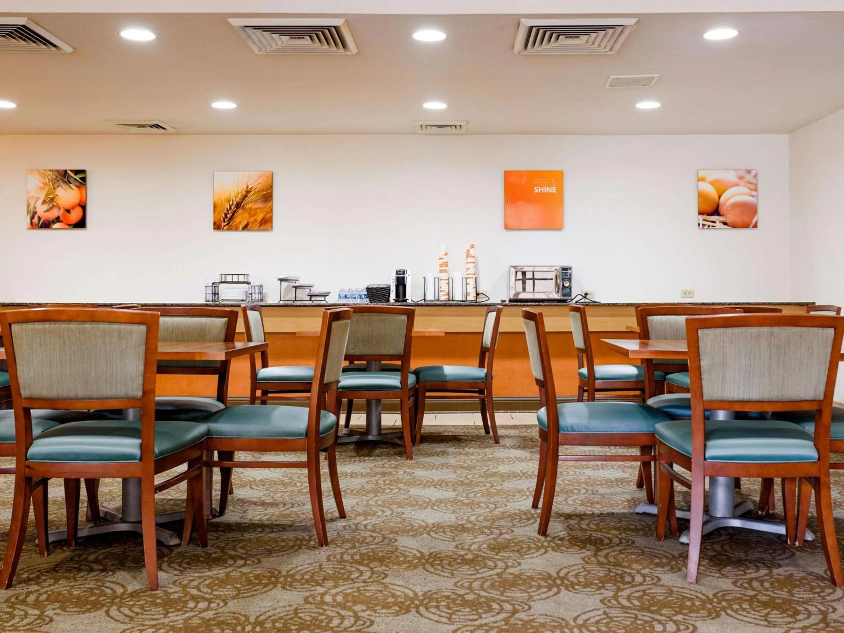 Restaurant/places to eat in Comfort Suites Baton Rouge South I-10