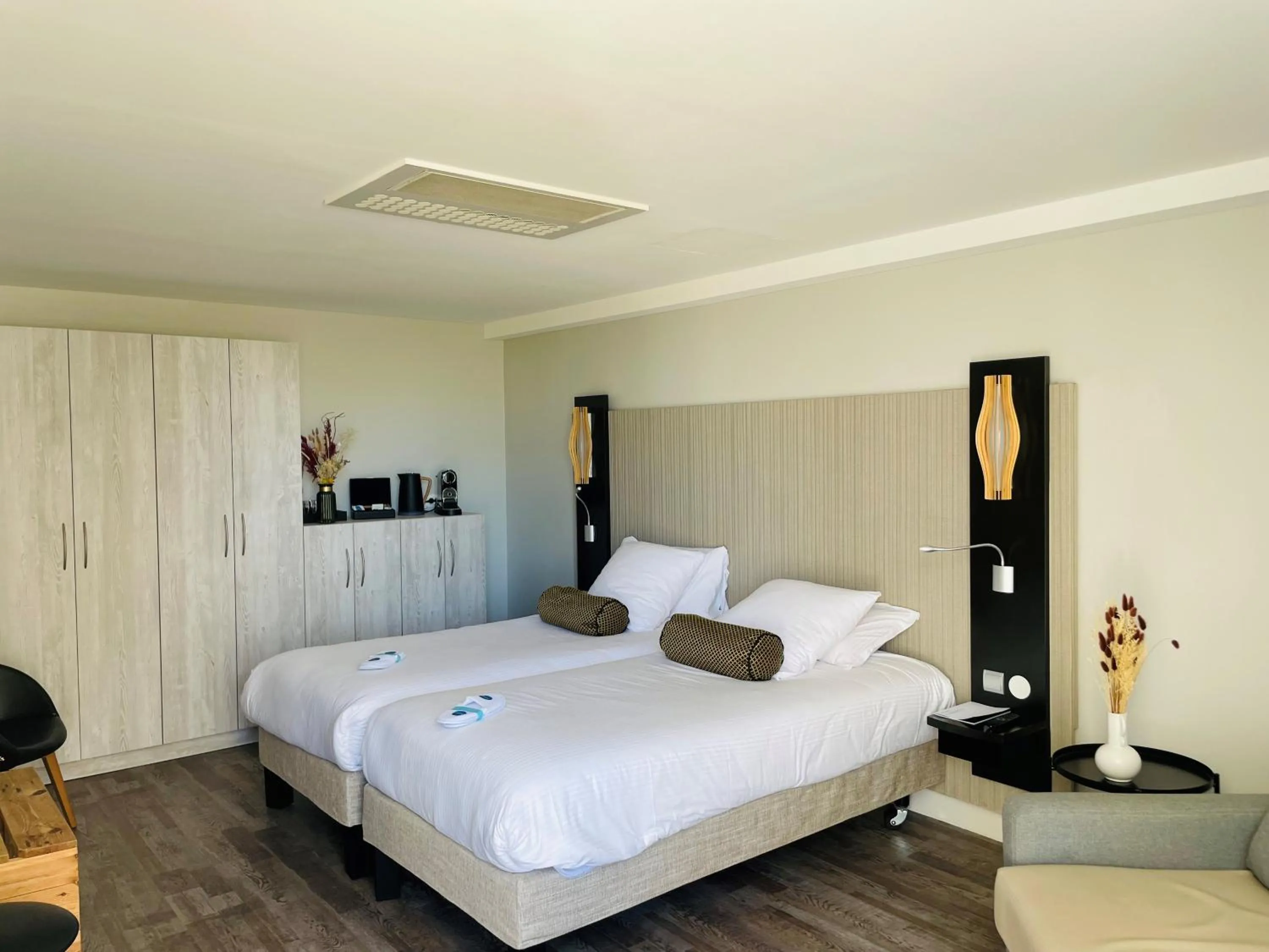 Bedroom, Bed in Thalazur Port-Camargue - Hotel & Spa