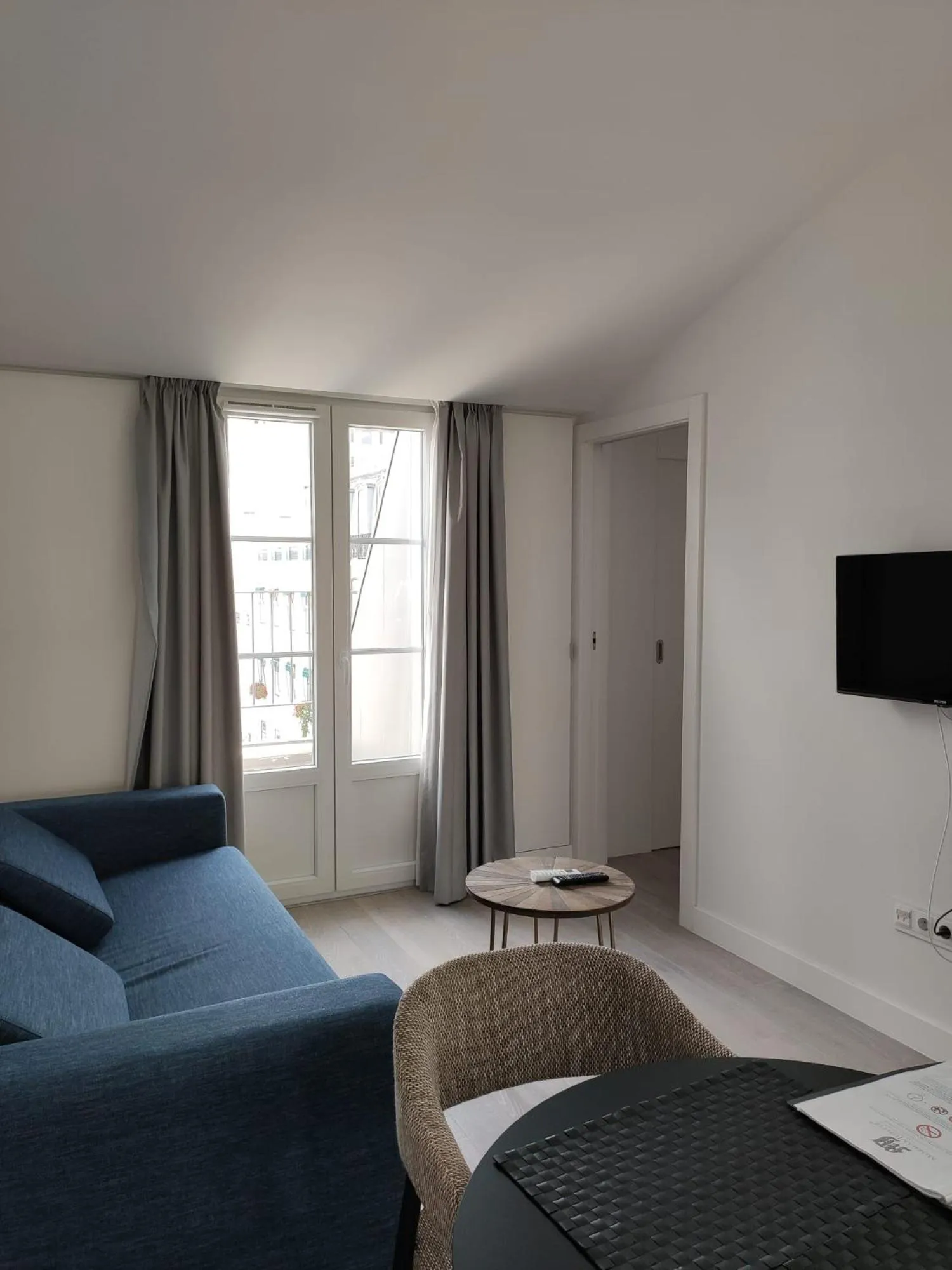 Communal lounge/ TV room in Morgan-Jupiter Apartments