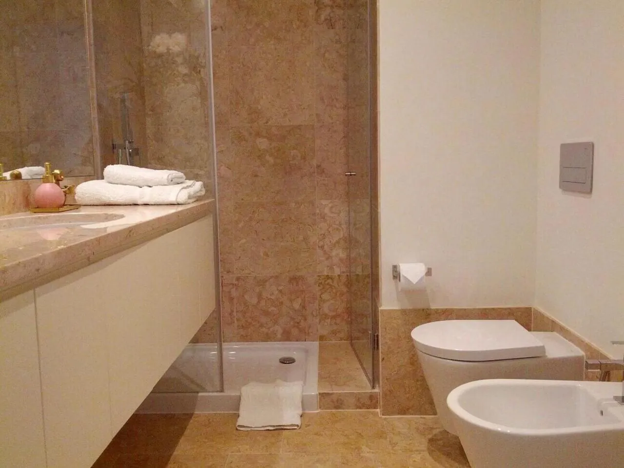 Bathroom in Morgan-Jupiter Apartments