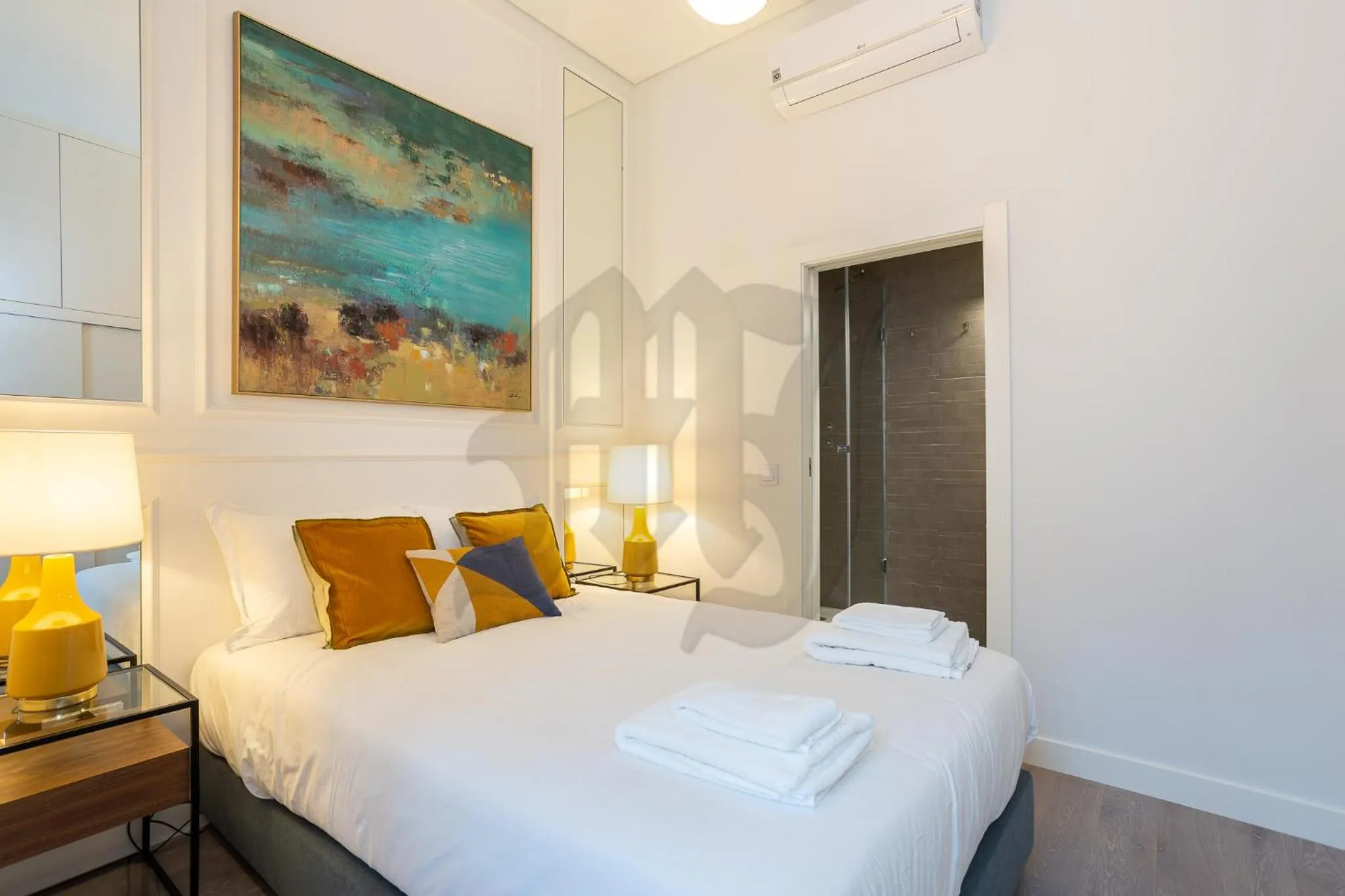 Photo of the whole room, Bed in Morgan-Jupiter Apartments