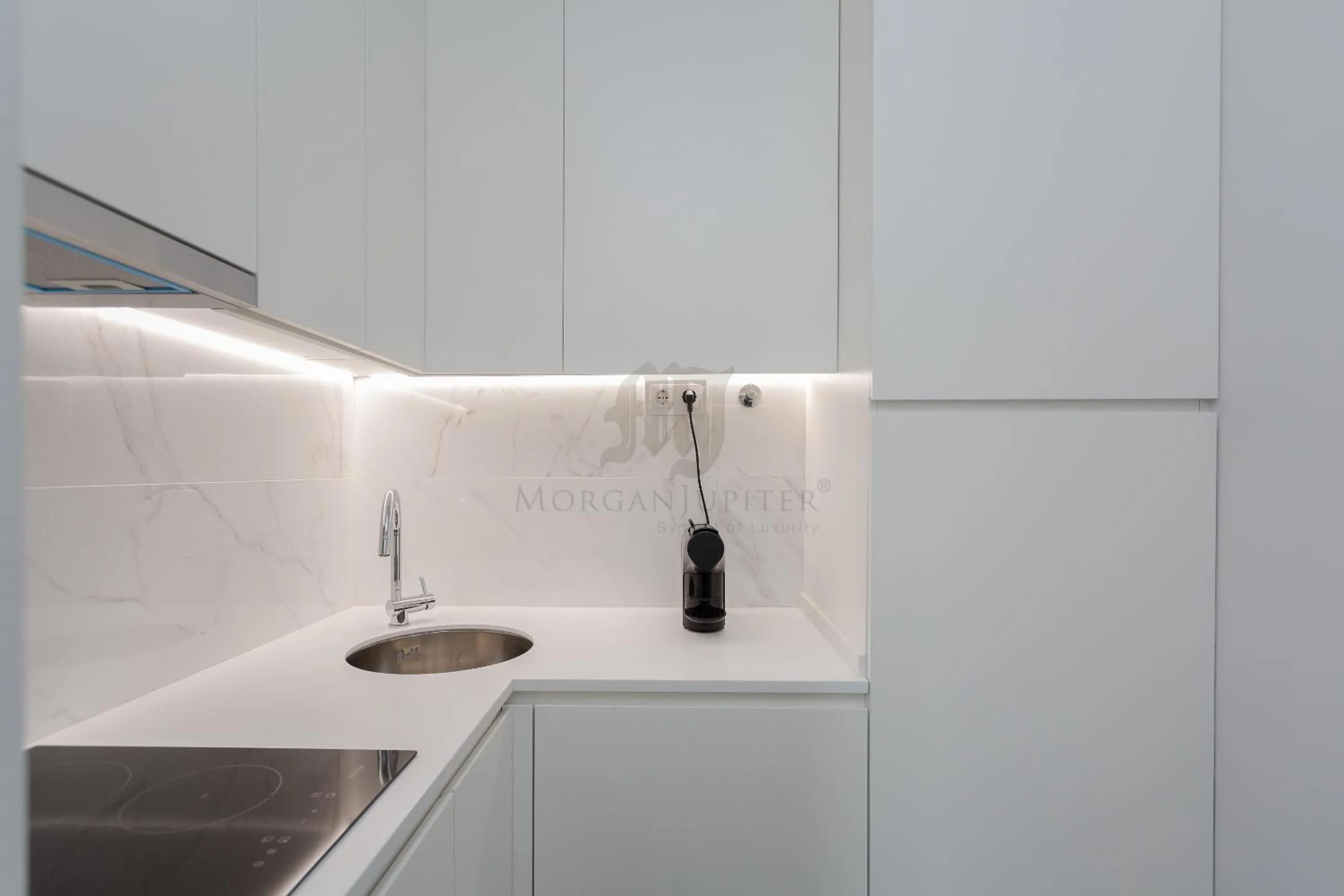 Kitchen or kitchenette in Morgan-Jupiter Apartments