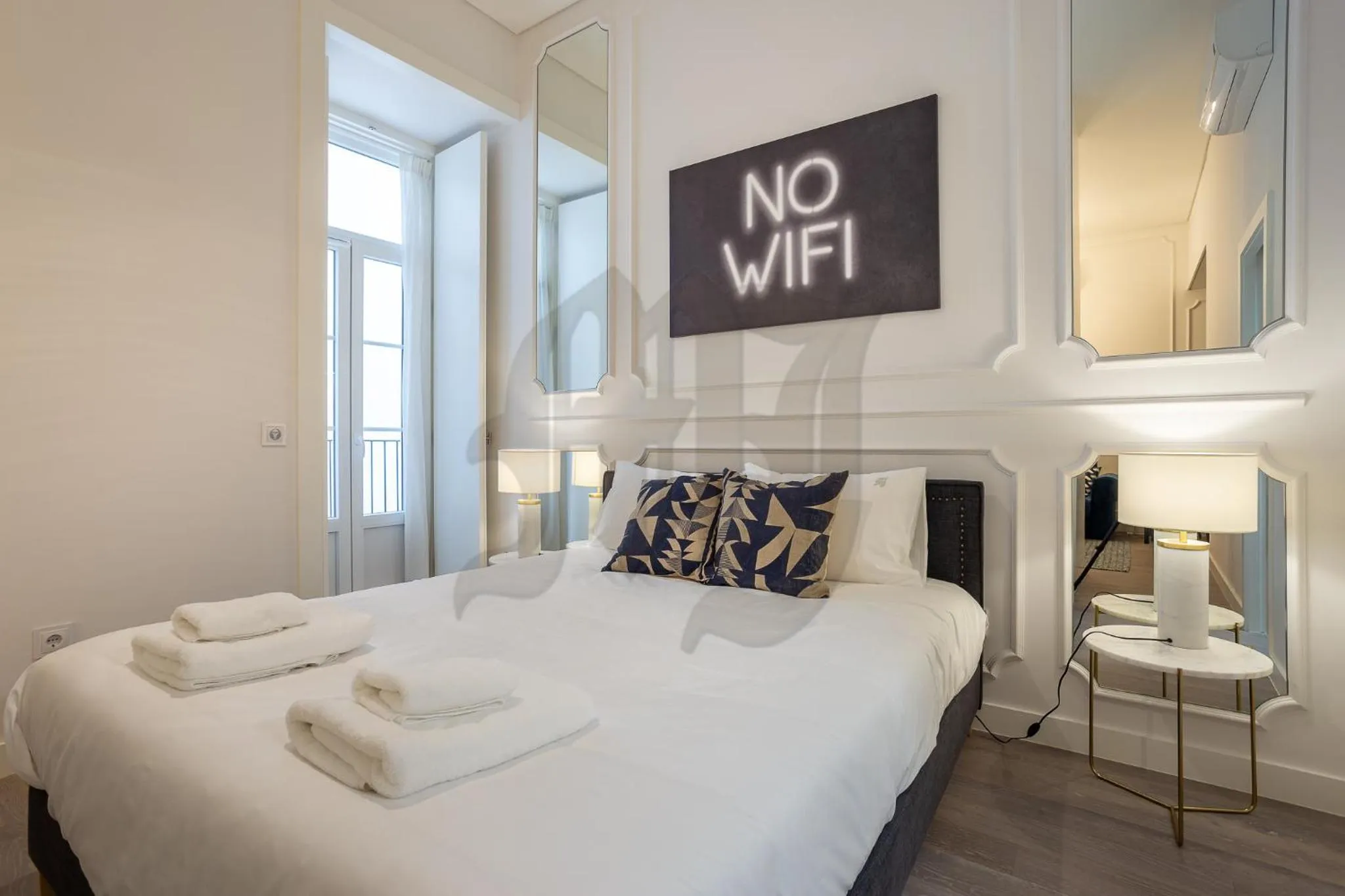 Photo of the whole room, Bed in Morgan-Jupiter Apartments