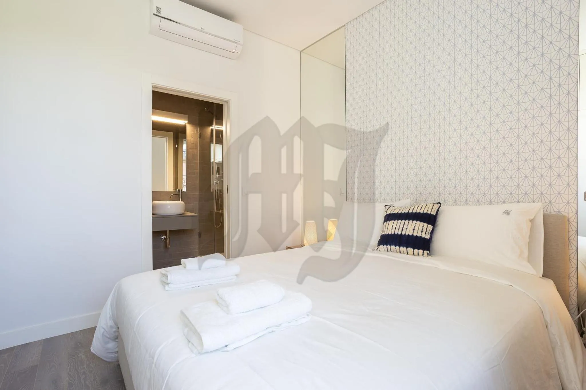 Photo of the whole room, Bed in Morgan-Jupiter Apartments