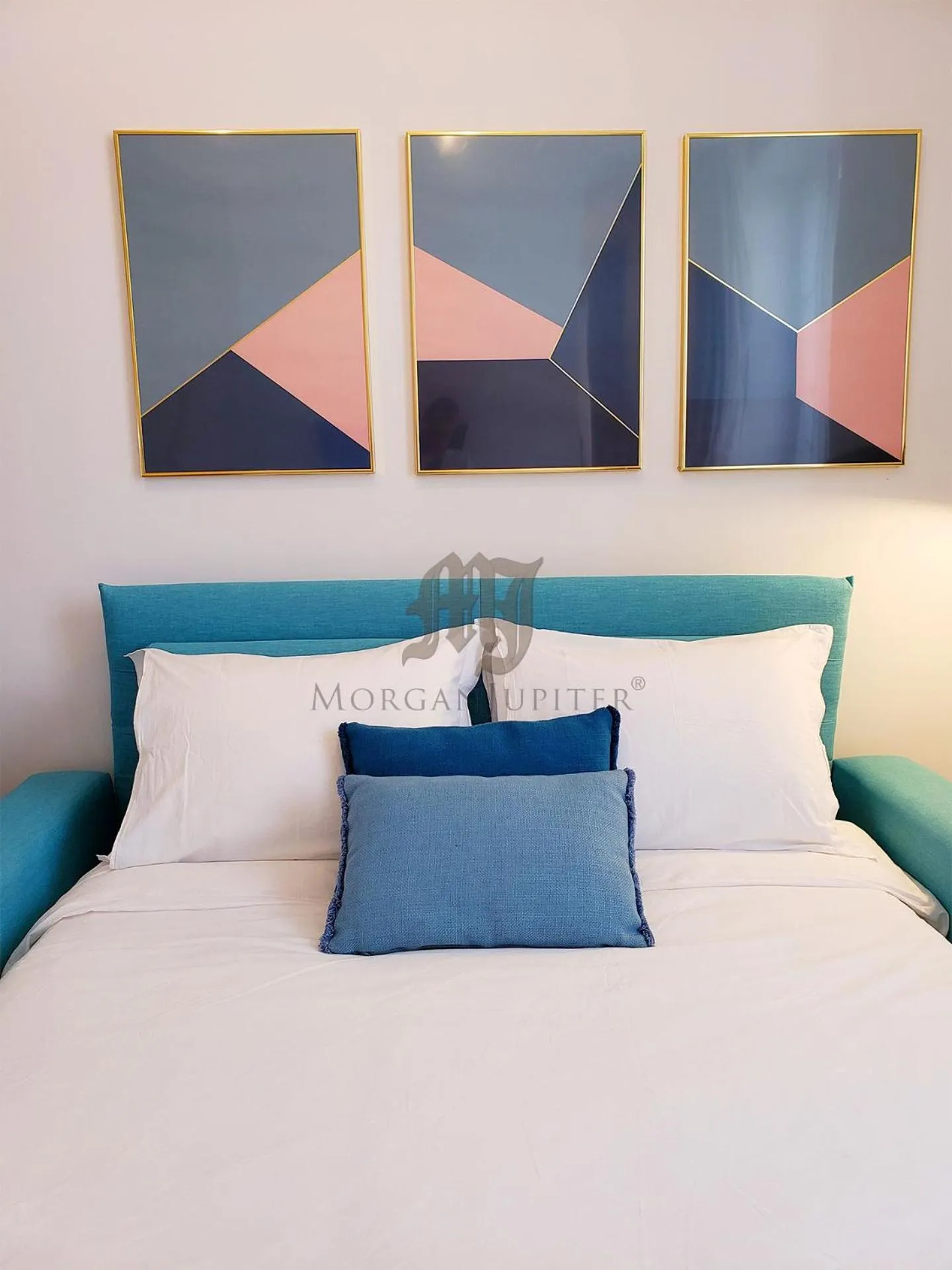 Photo of the whole room, Bed in Morgan-Jupiter Apartments