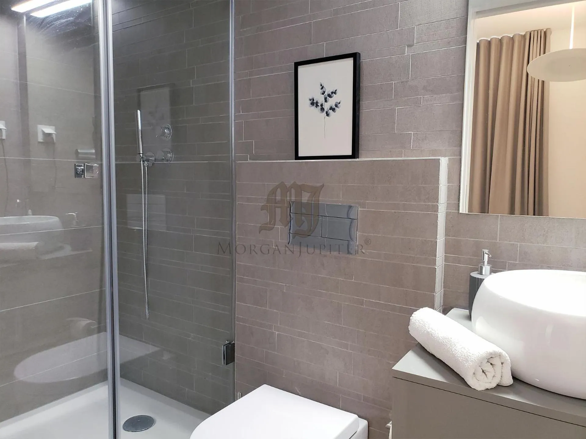 Shower in Morgan-Jupiter Apartments