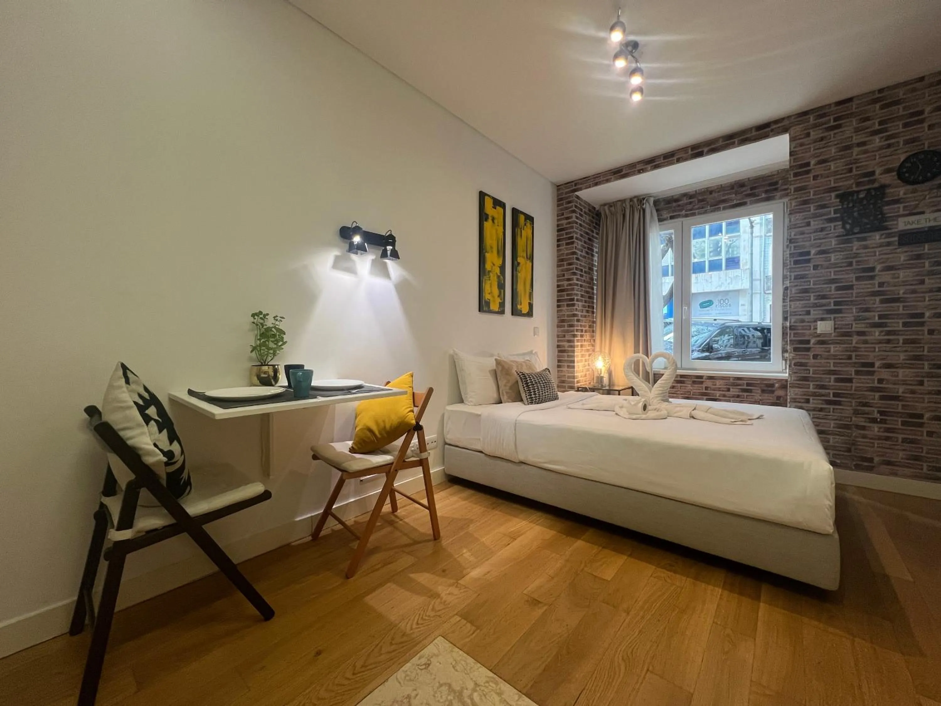 Living room, Bed in Morgan-Jupiter Apartments