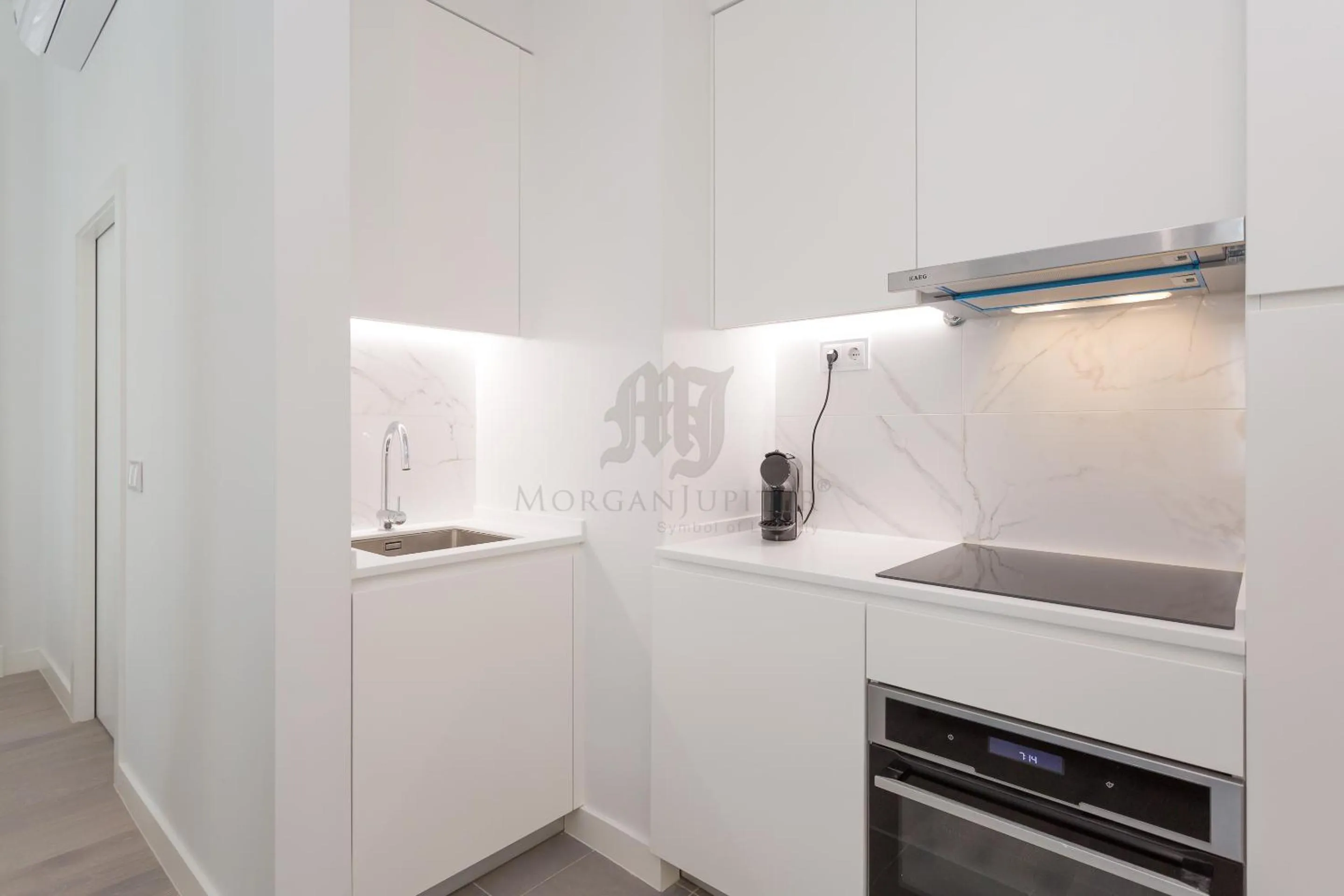 Kitchen or kitchenette in Morgan-Jupiter Apartments