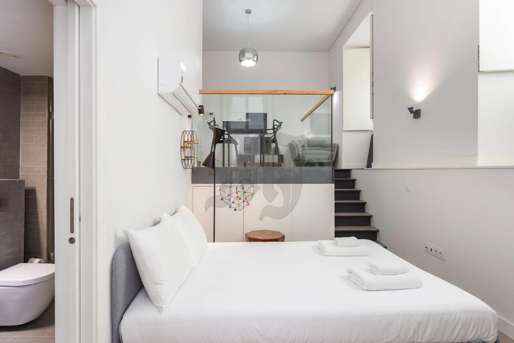 Photo of the whole room, Bed in Morgan-Jupiter Apartments