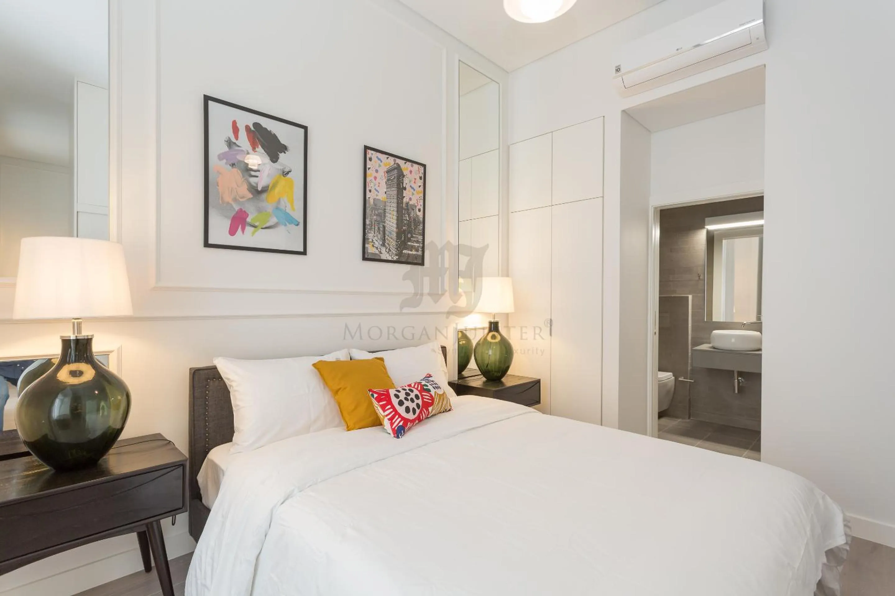 Photo of the whole room, Bed in Morgan-Jupiter Apartments