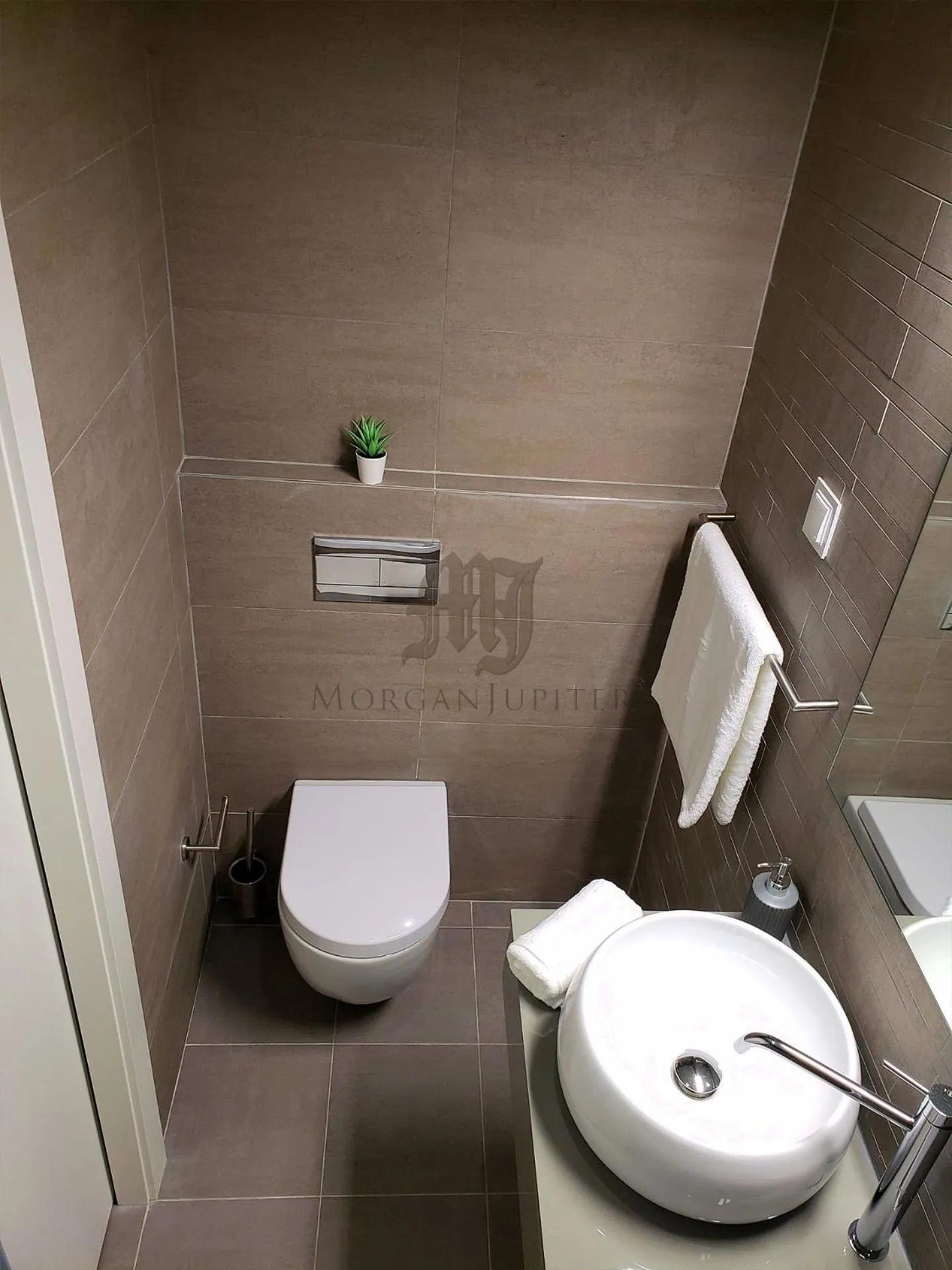 Toilet in Morgan-Jupiter Apartments