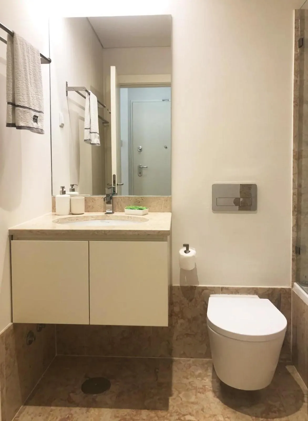 Shower in Morgan-Jupiter Apartments