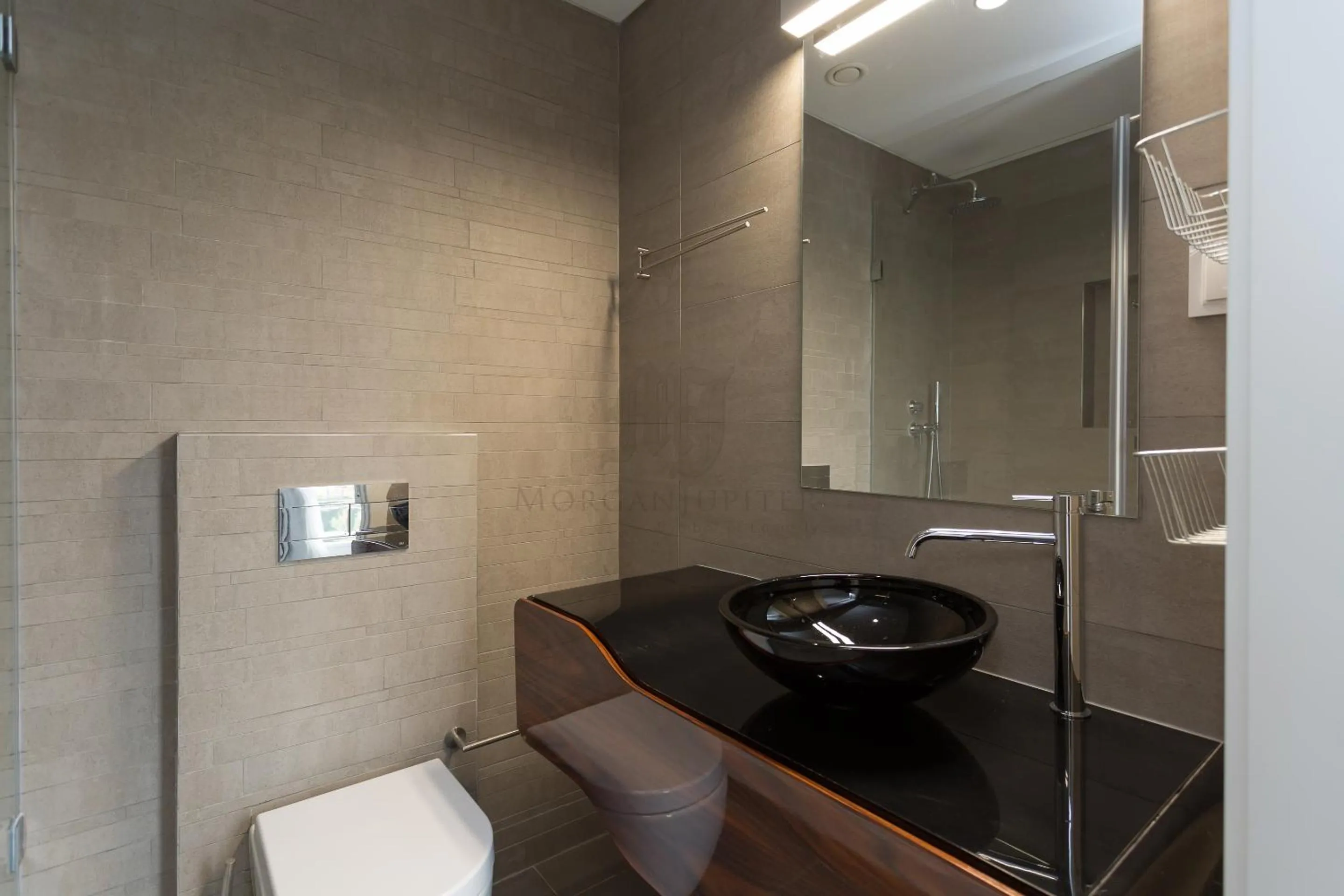 Shower in Morgan-Jupiter Apartments