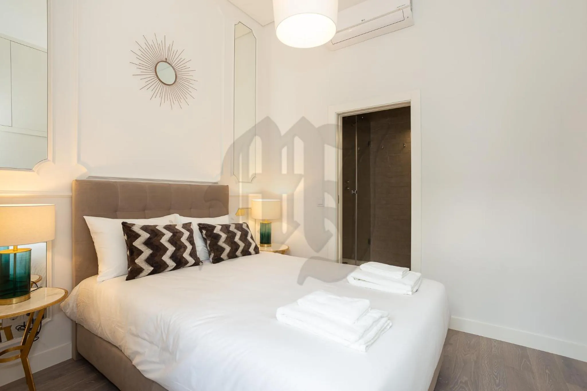 Photo of the whole room, Bed in Morgan-Jupiter Apartments