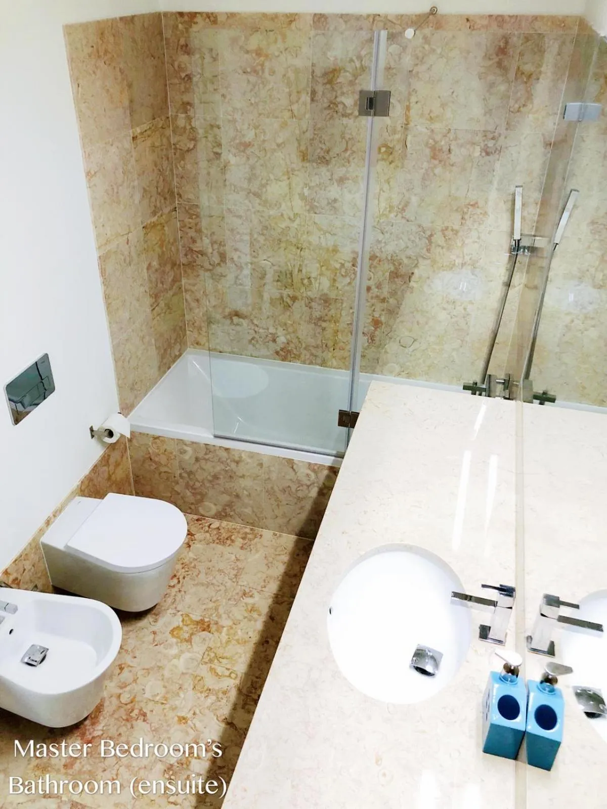 Shower in Morgan-Jupiter Apartments