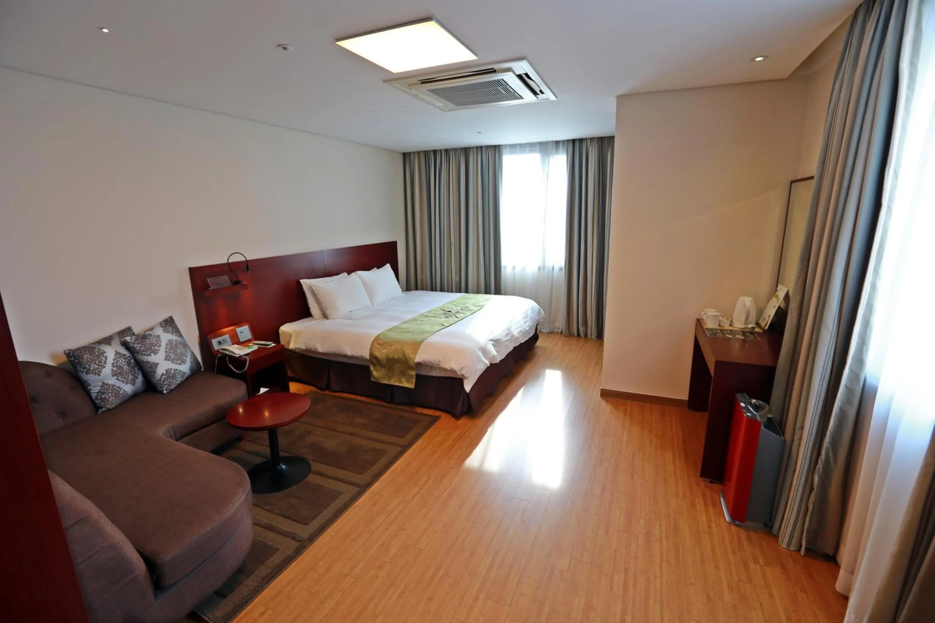 Decorative detail in New Kukje Hotel