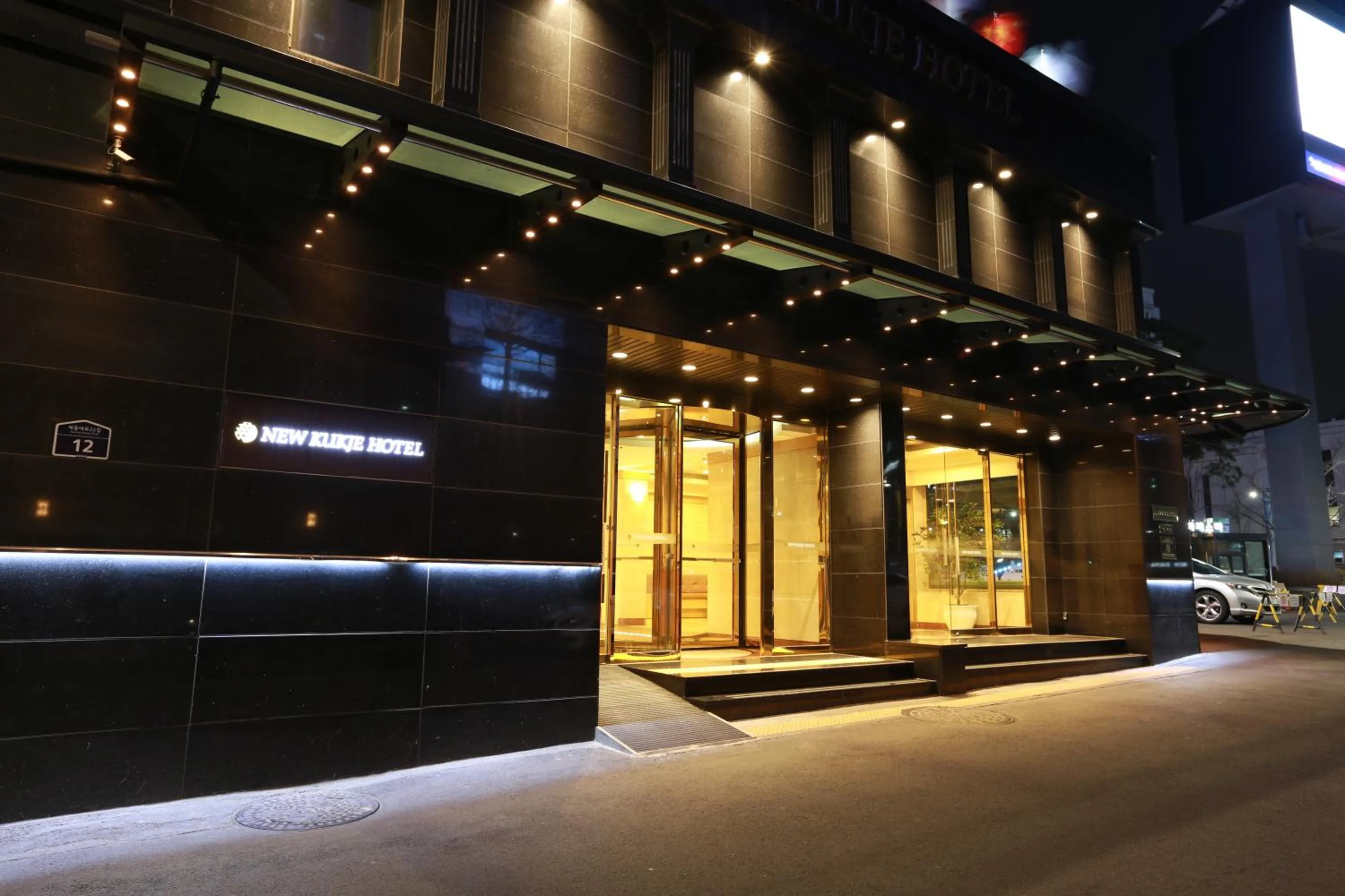 Facade/entrance in New Kukje Hotel
