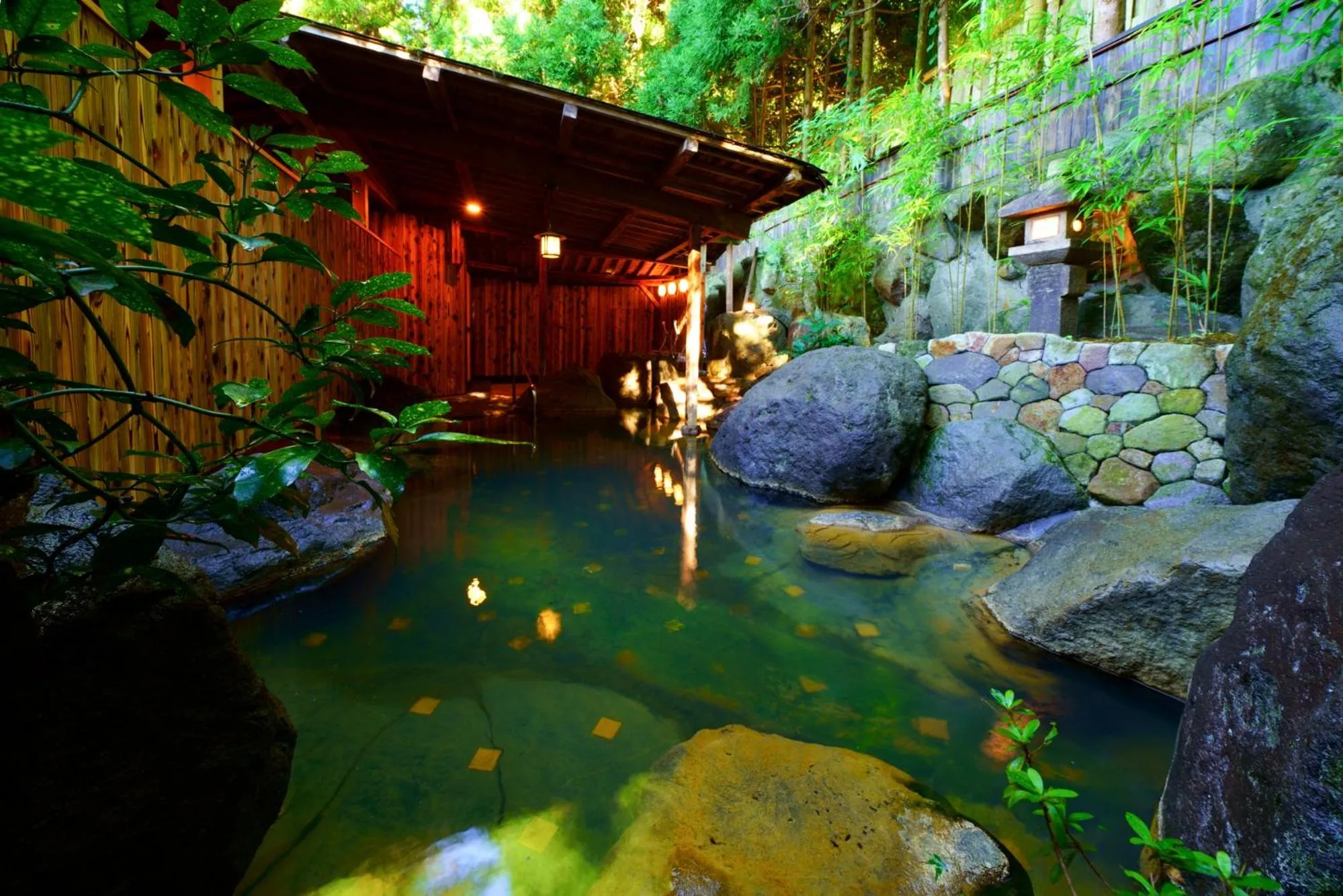 Hot Spring Bath in Beppu Showaen