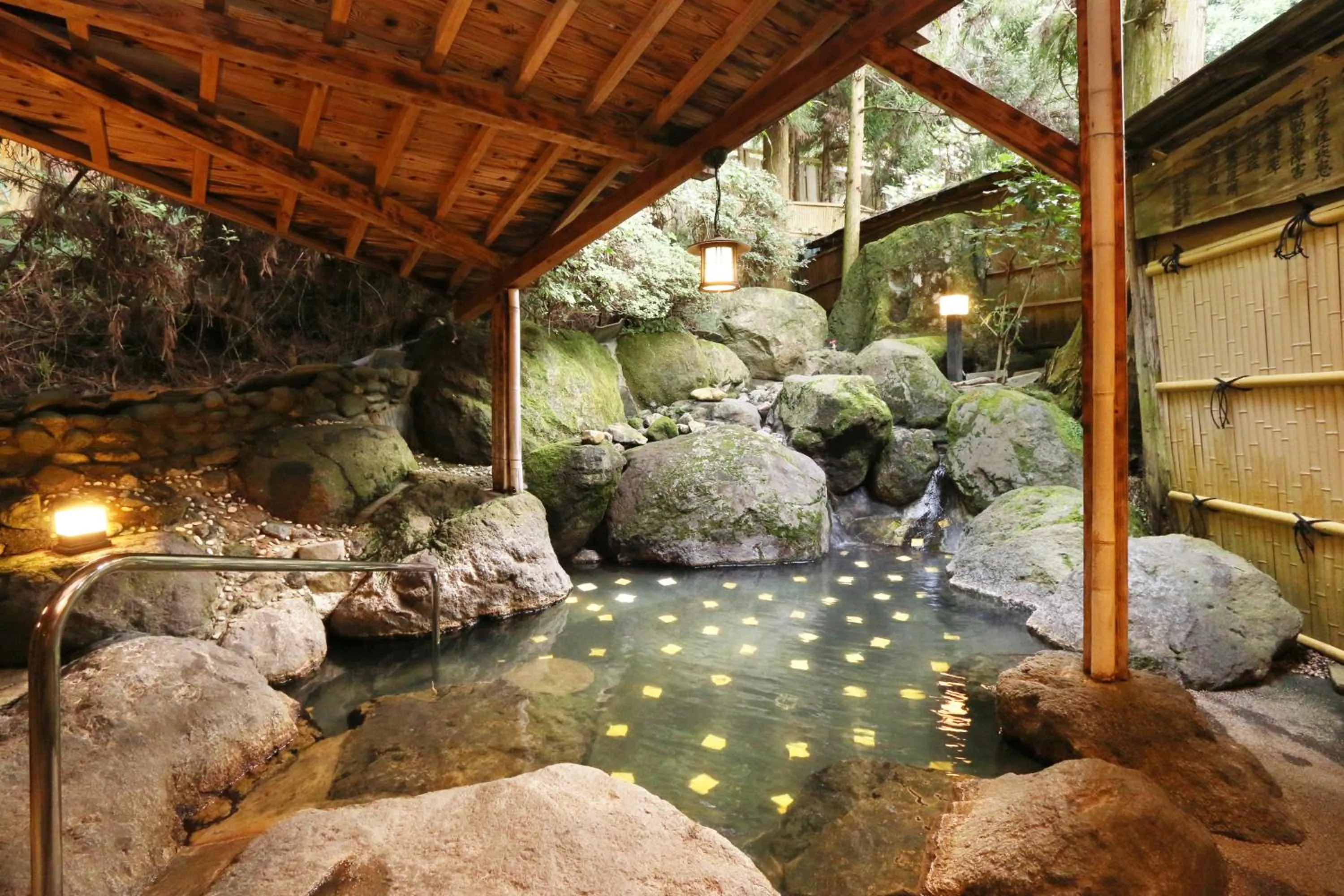 Hot Spring Bath in Beppu Showaen