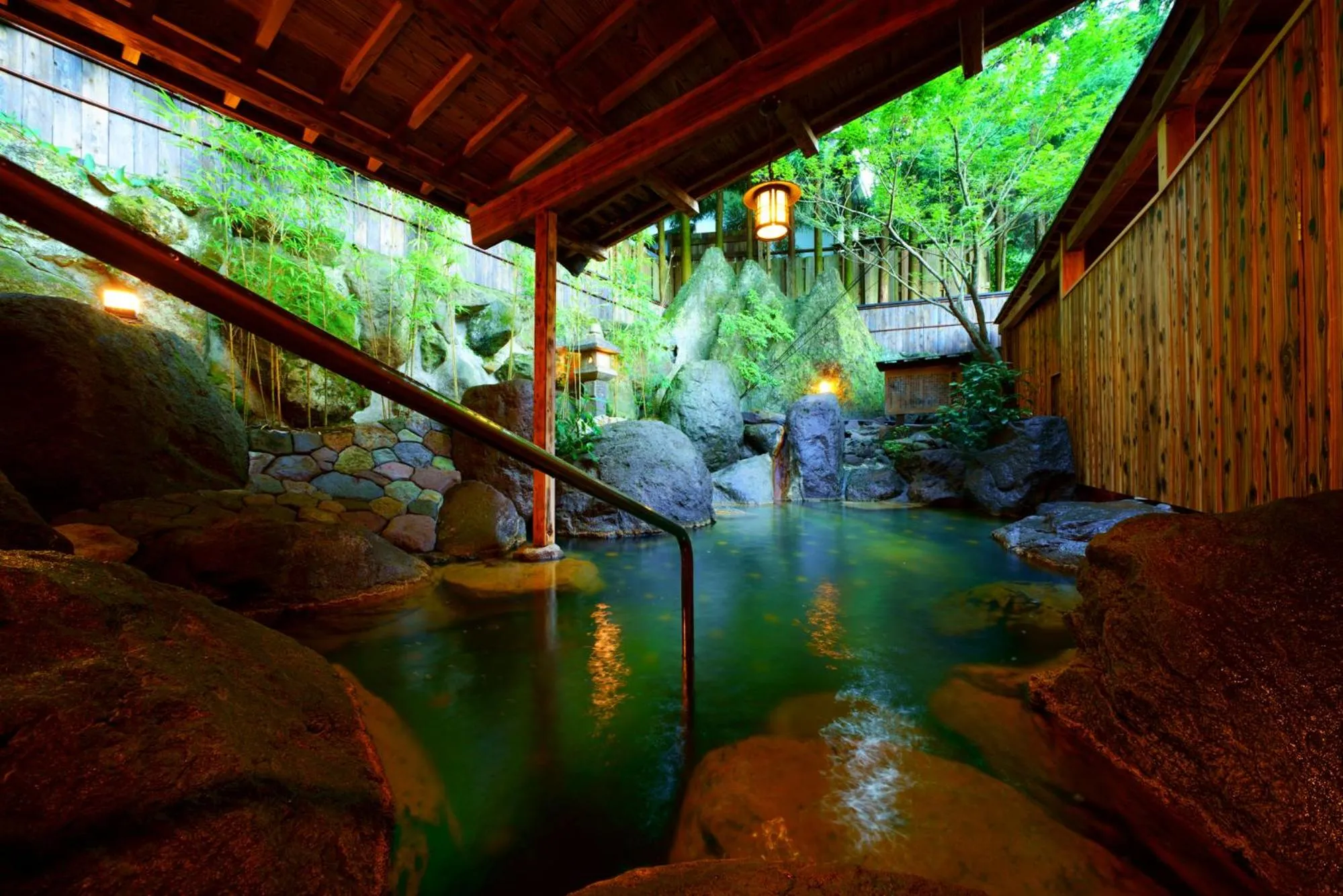 Public Bath in Beppu Showaen