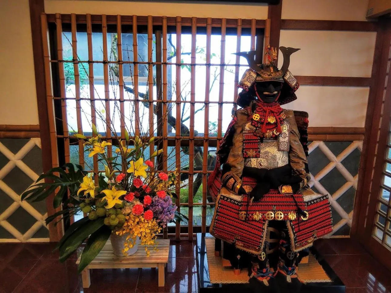 Decorative detail in Beppu Showaen