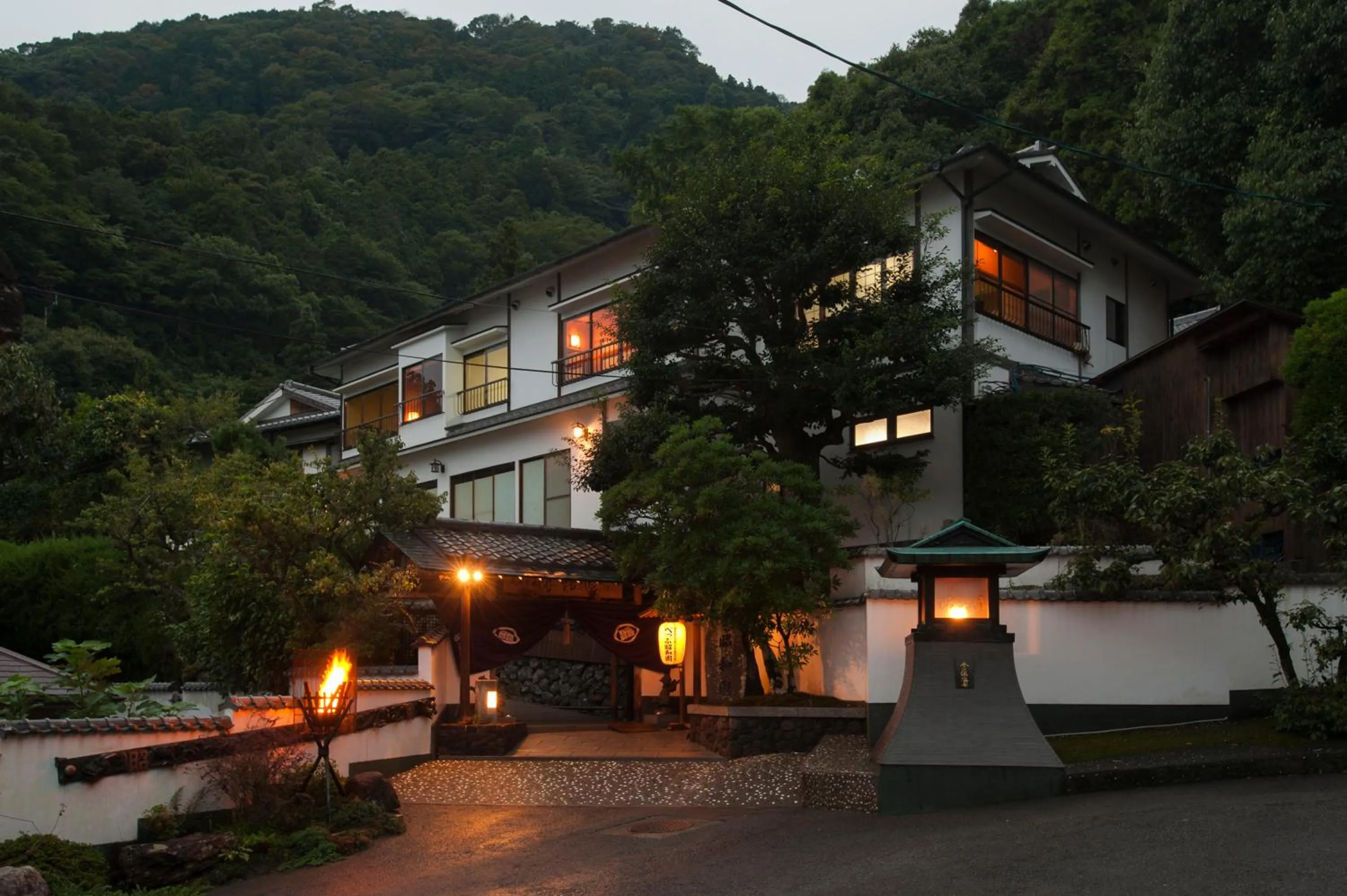 Property building in Beppu Showaen