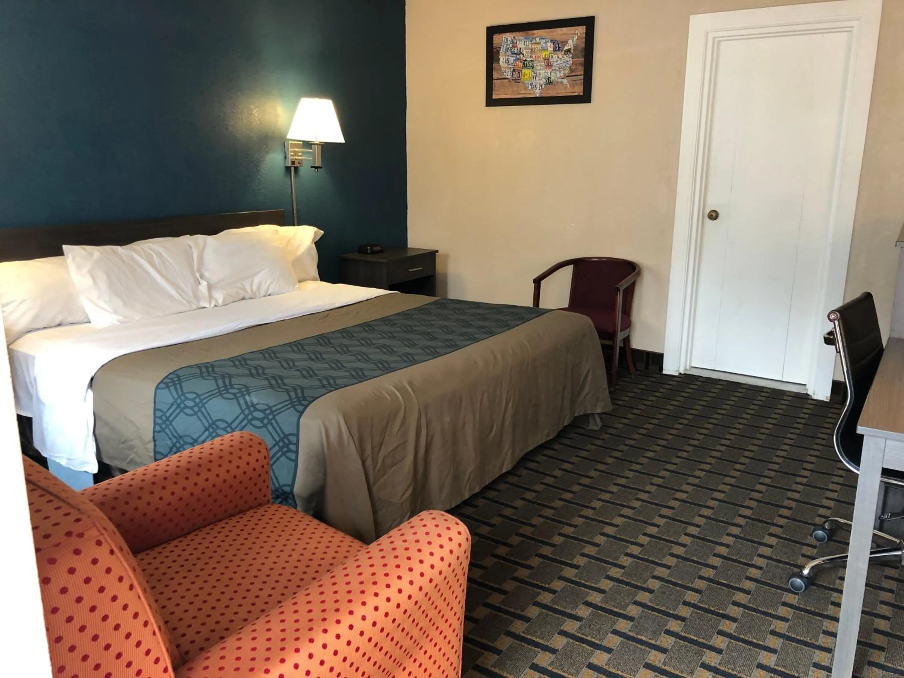 King Room - Non-Smoking in Econo Lodge Cranston - Providence