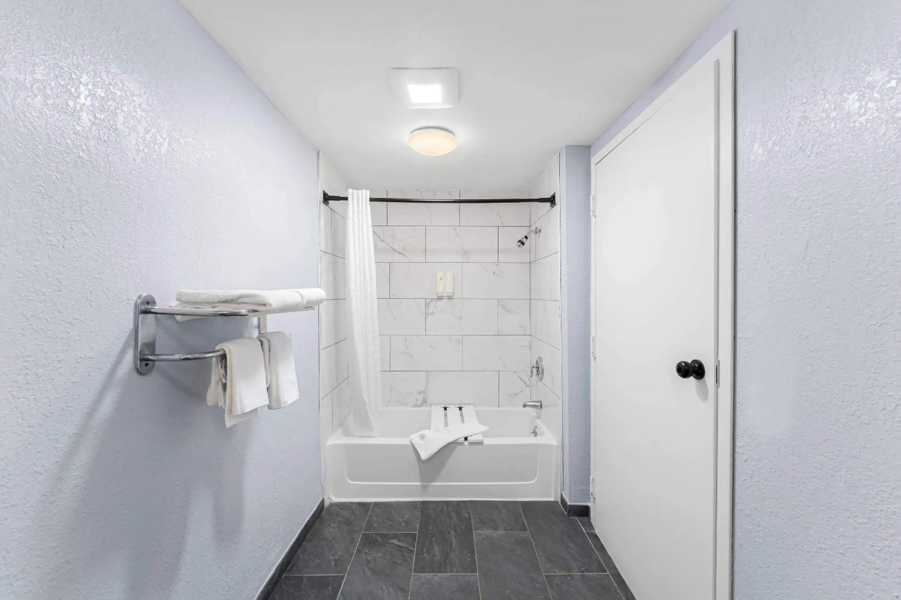 Bedroom in Econo Lodge Cranston - Providence