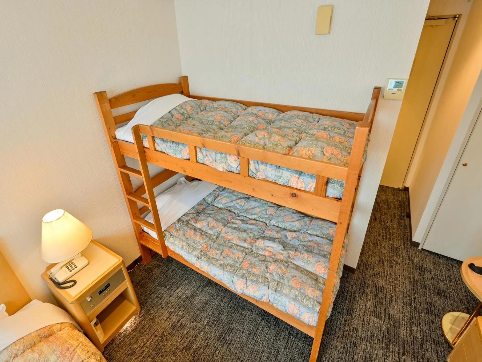 Bed in Hotel Sun Valley Annex