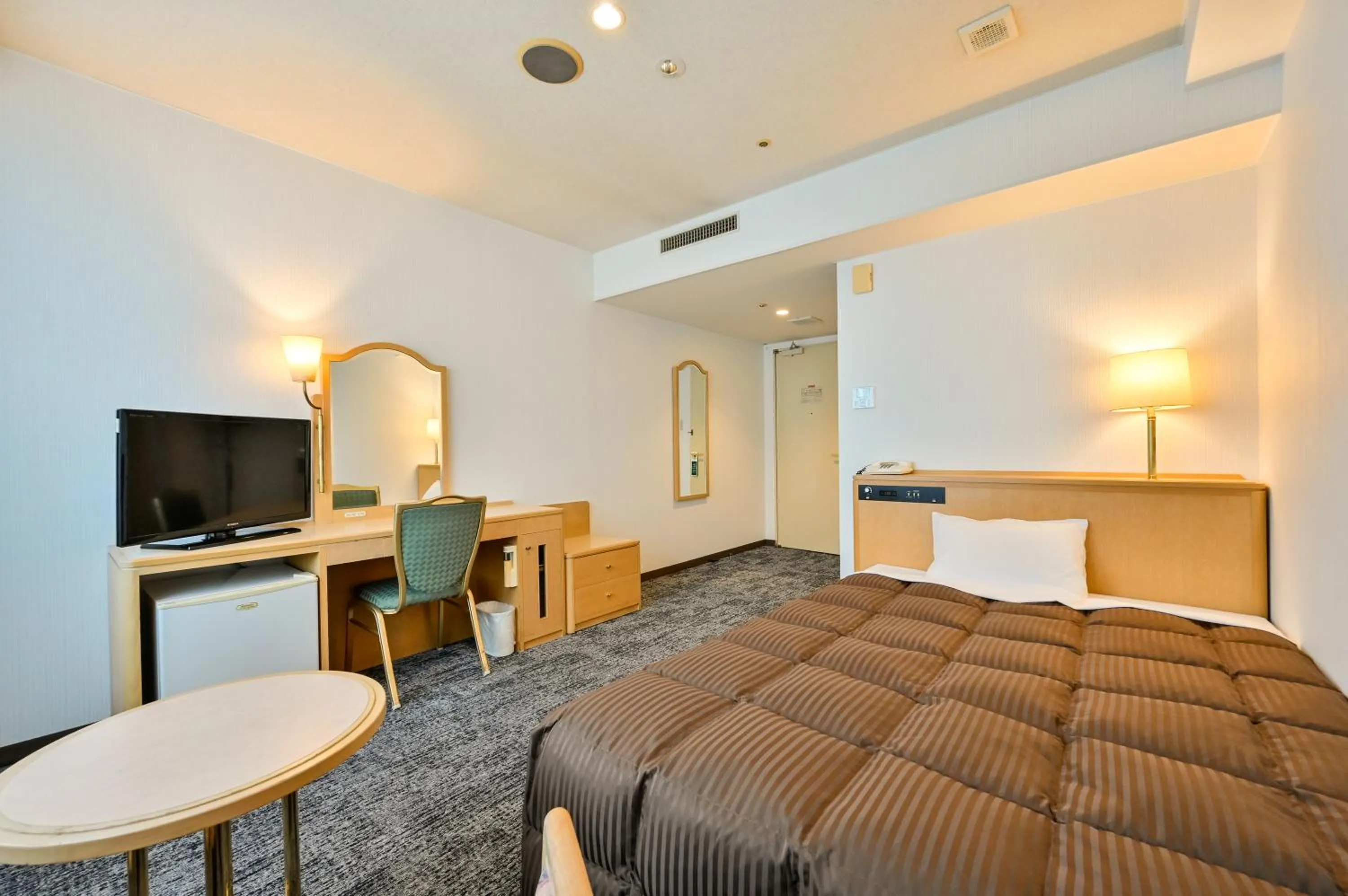 Photo of the whole room, Bed in Hotel Sun Valley Annex