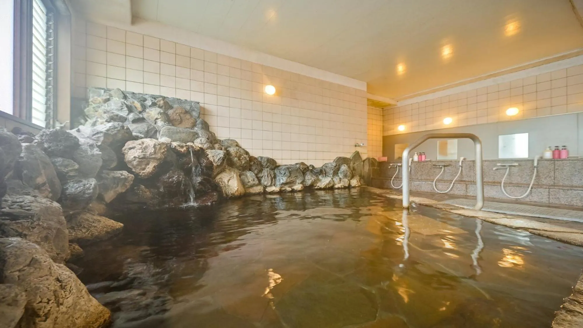 Public Bath in Hotel Sun Valley Annex