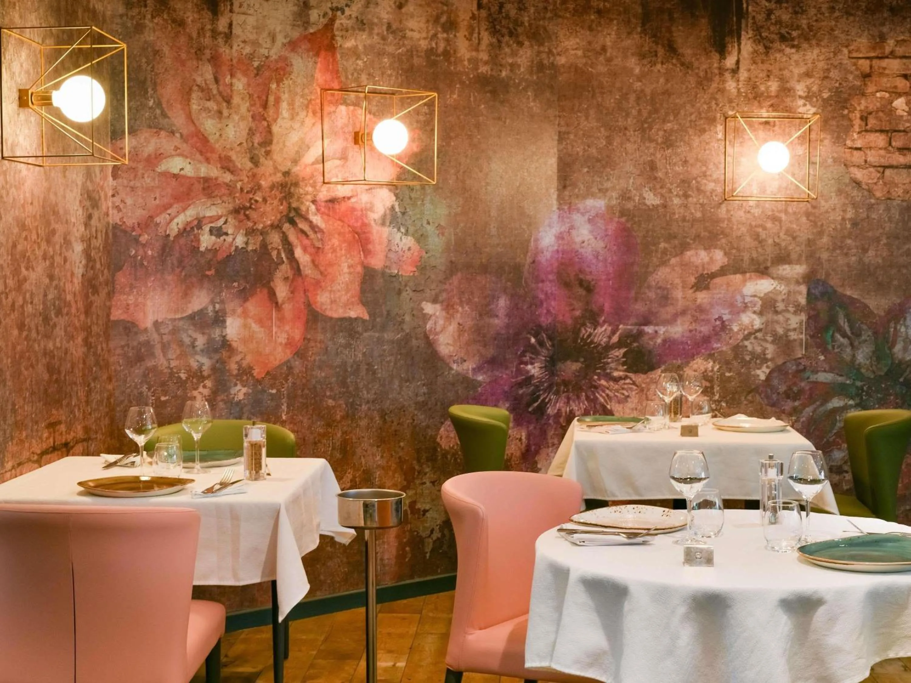 Lounge or bar in Mercure Bourg En Bresse