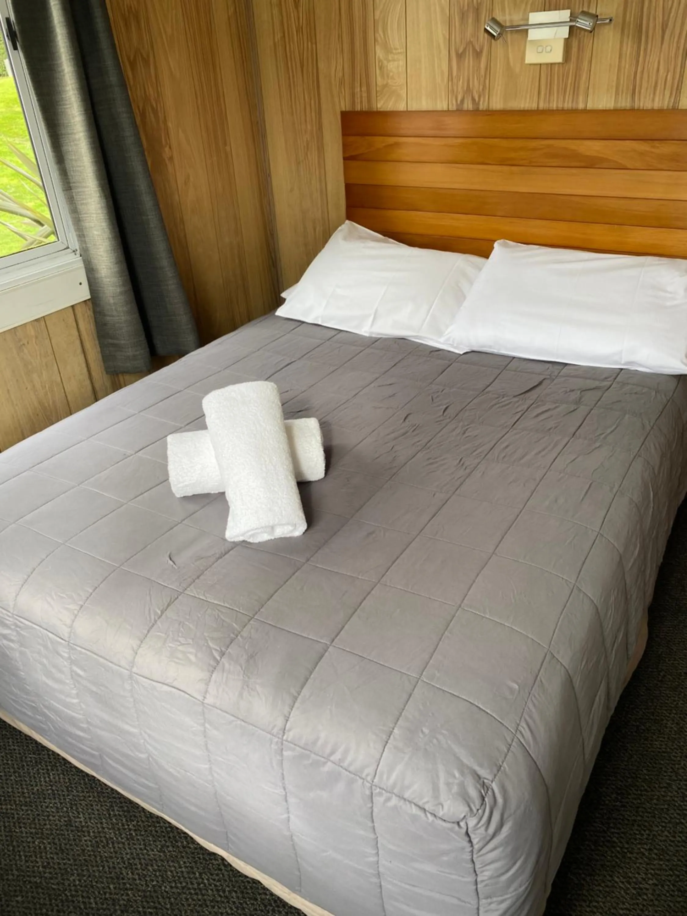 Bed in Rotorua Thermal Holiday Park
