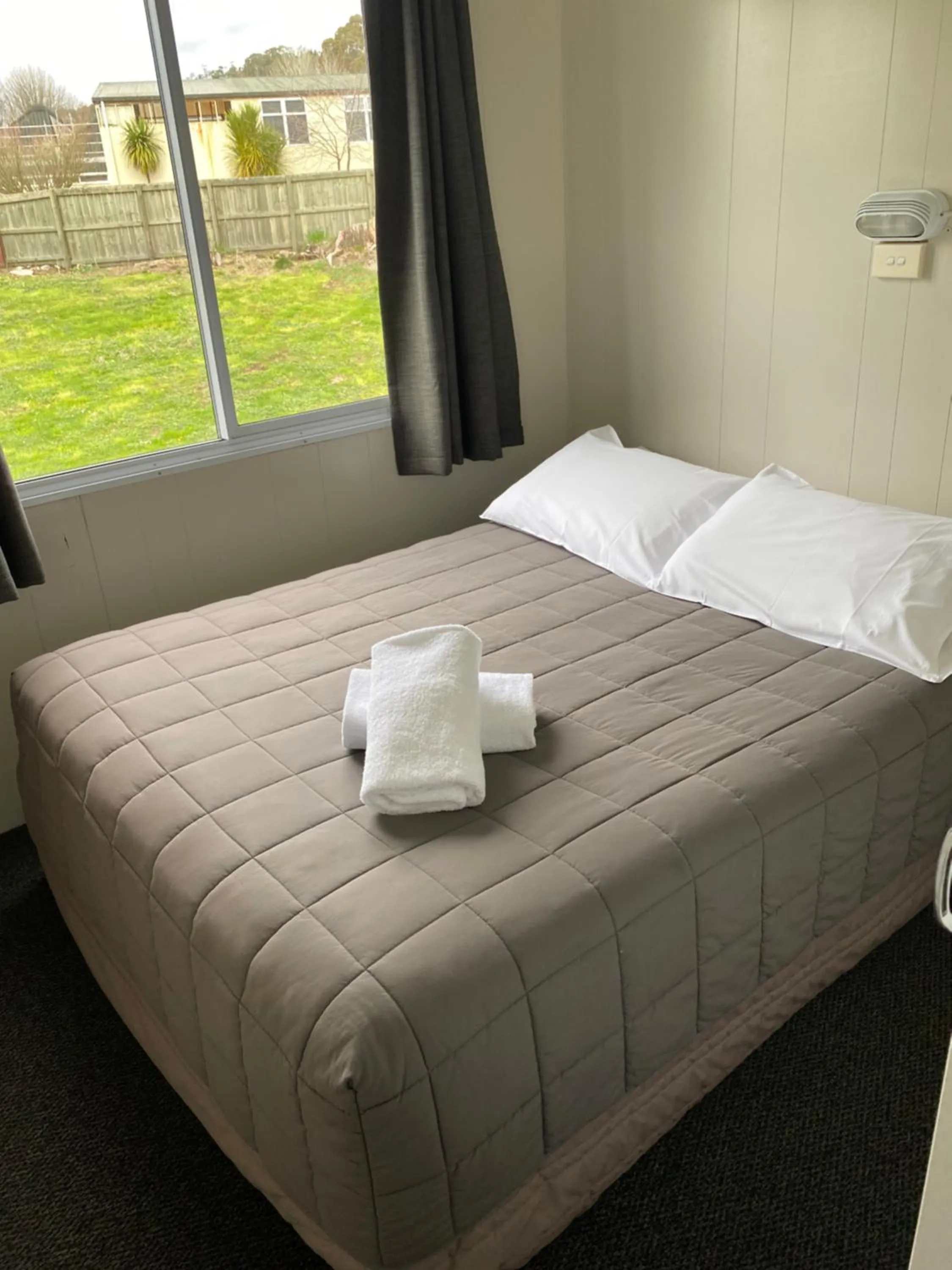 Bed in Rotorua Thermal Holiday Park