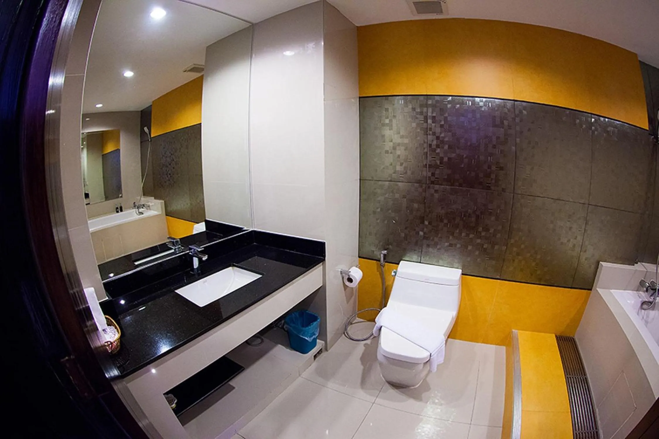 Toilet in Markland Beach View