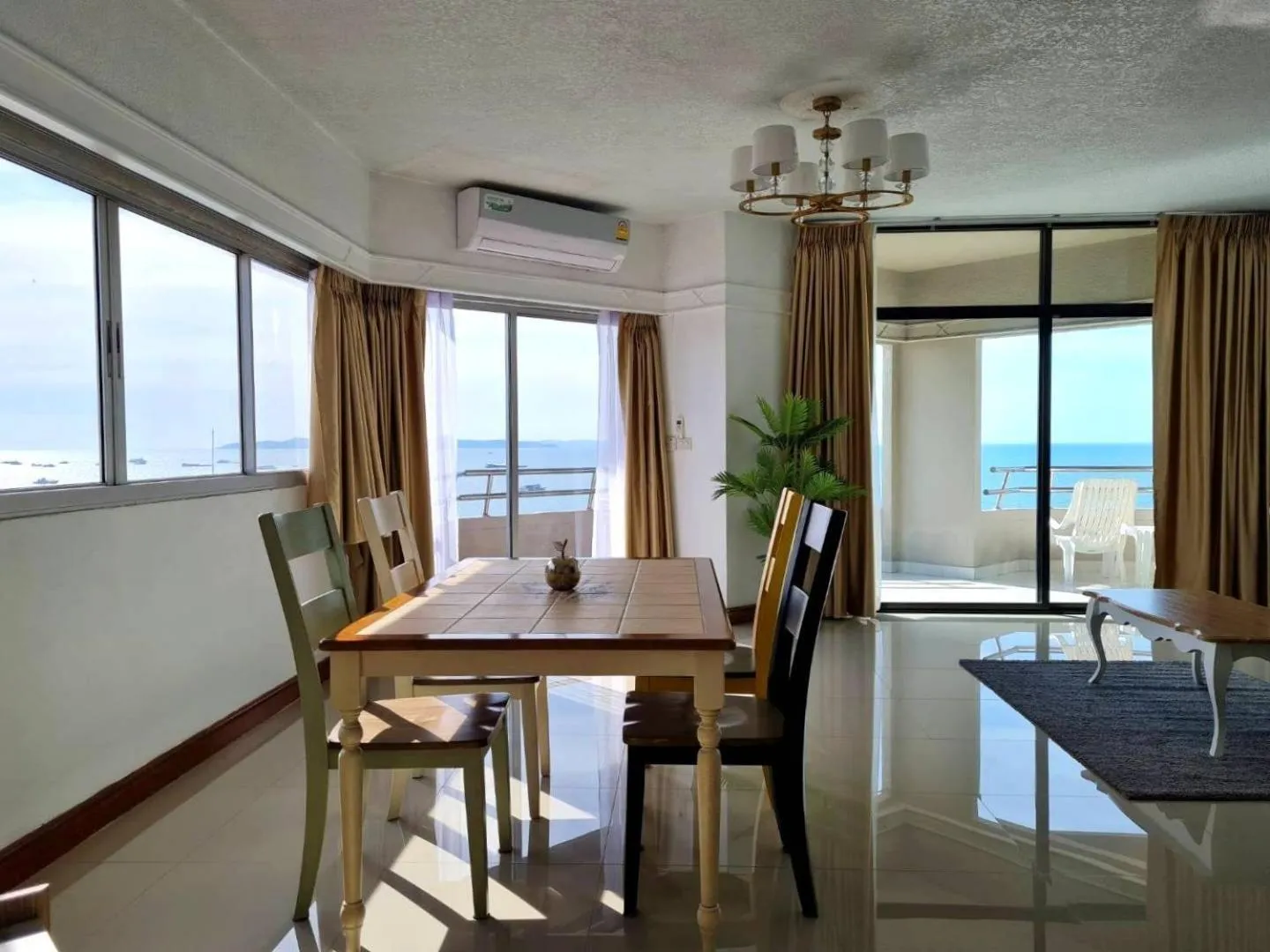 Dining area in Markland Beach View