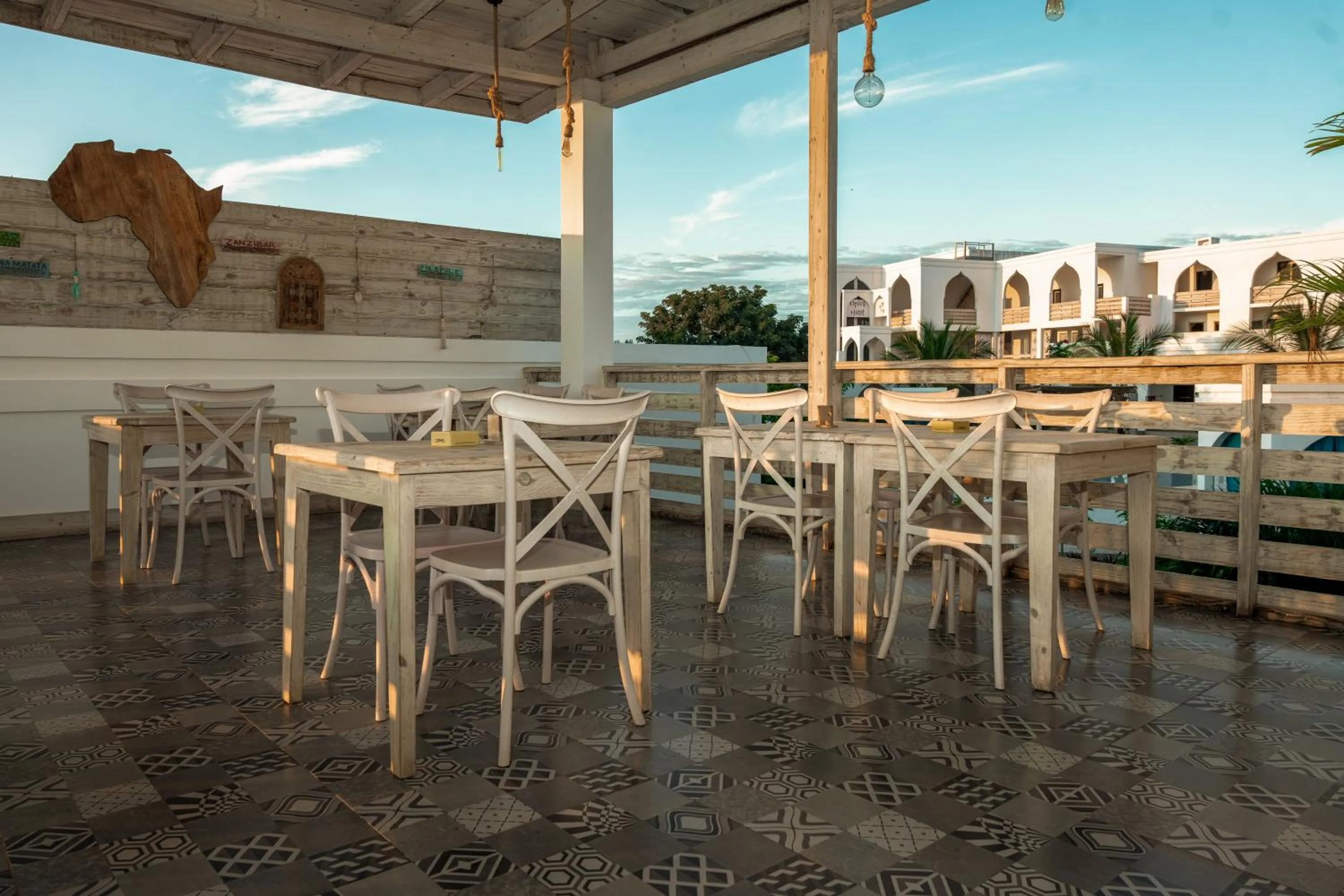 Restaurant/places to eat in Opera Hotel