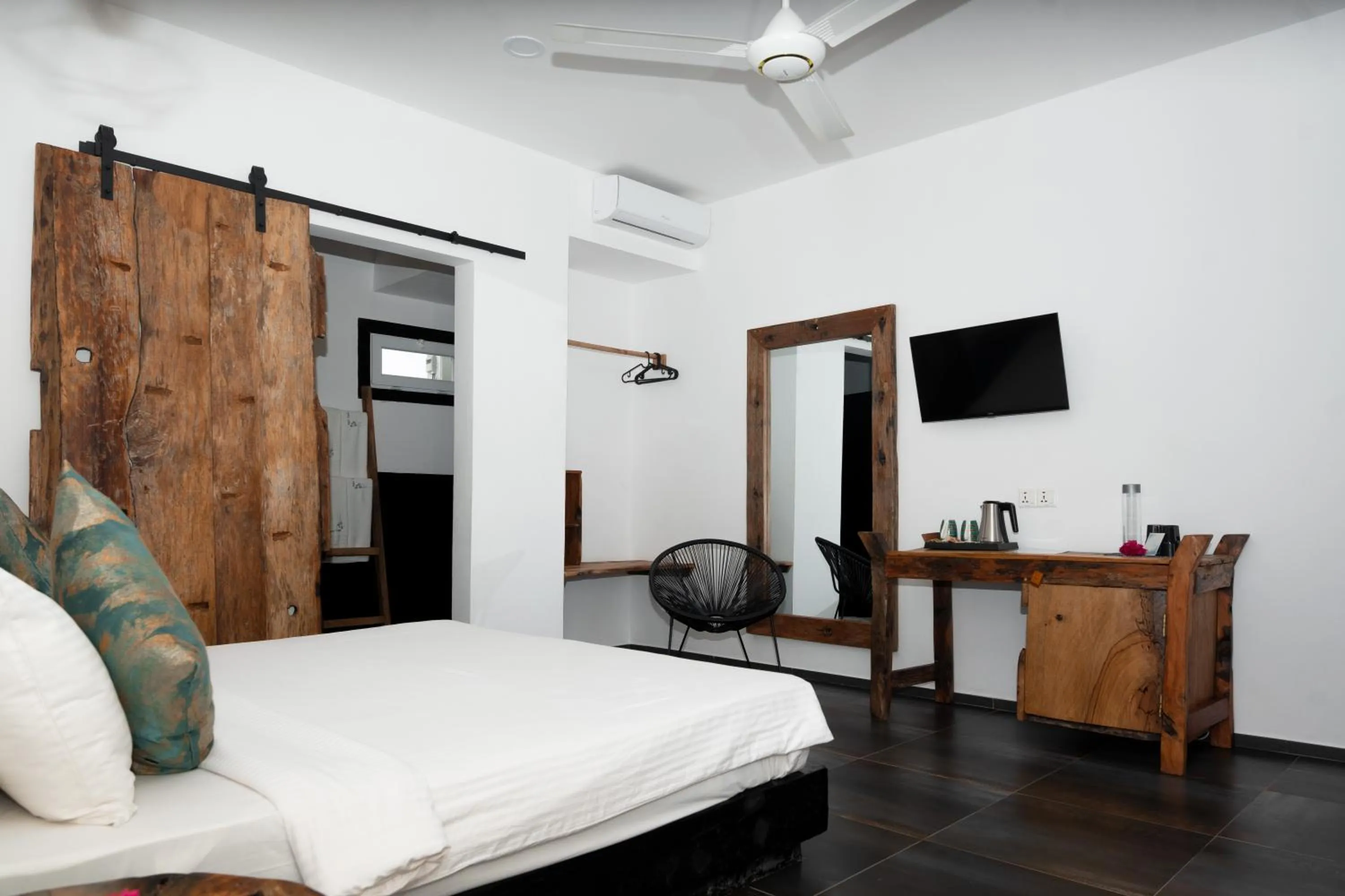 Bedroom, Bed in Opera Hotel