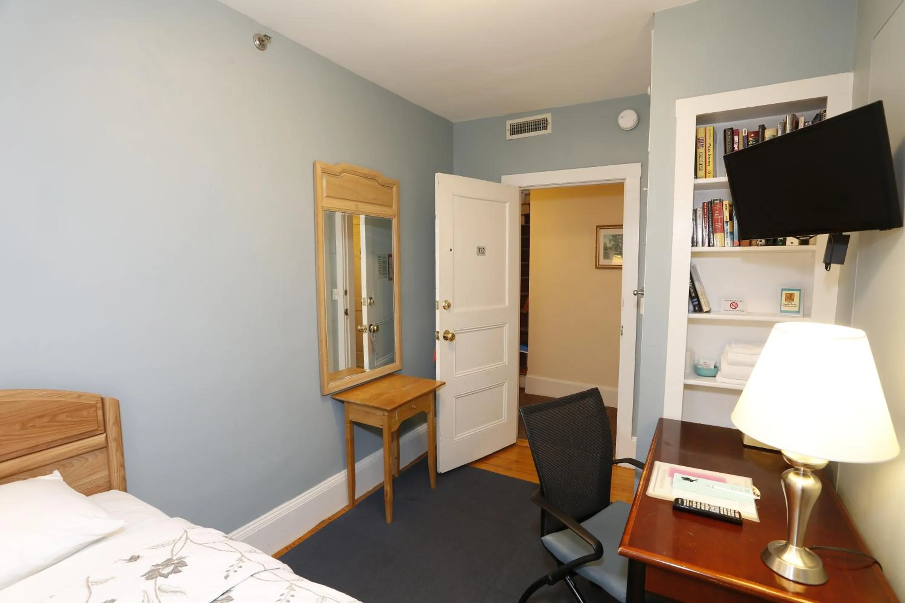 Photo of the whole room, Bed in Irving House at Harvard
