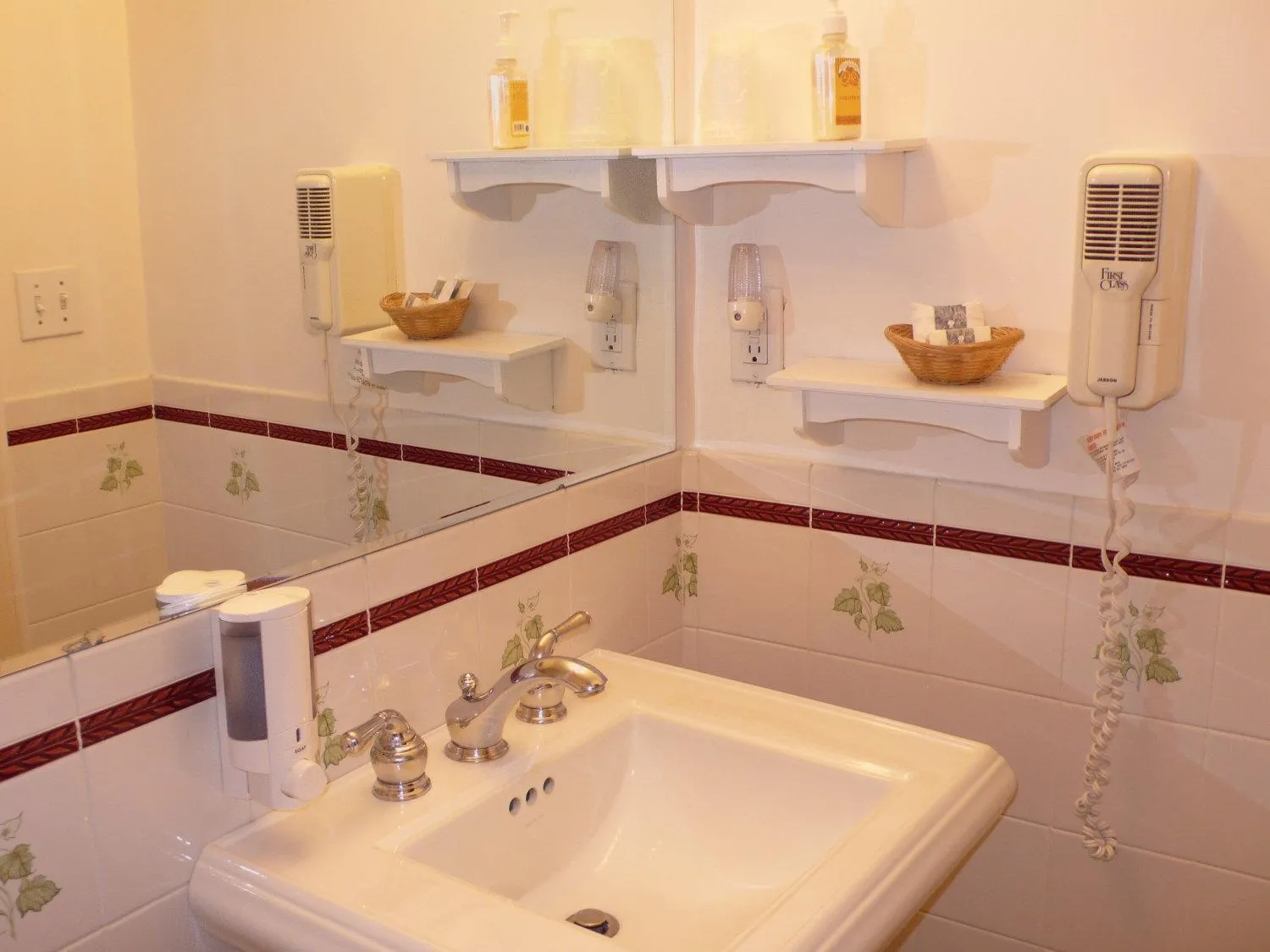 Bathroom in Irving House at Harvard