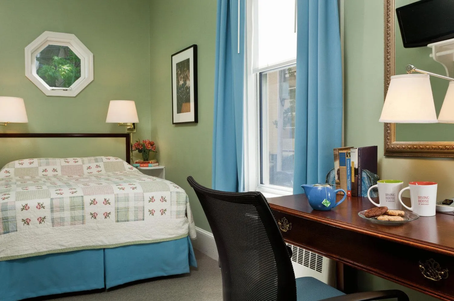 Bed in Irving House at Harvard