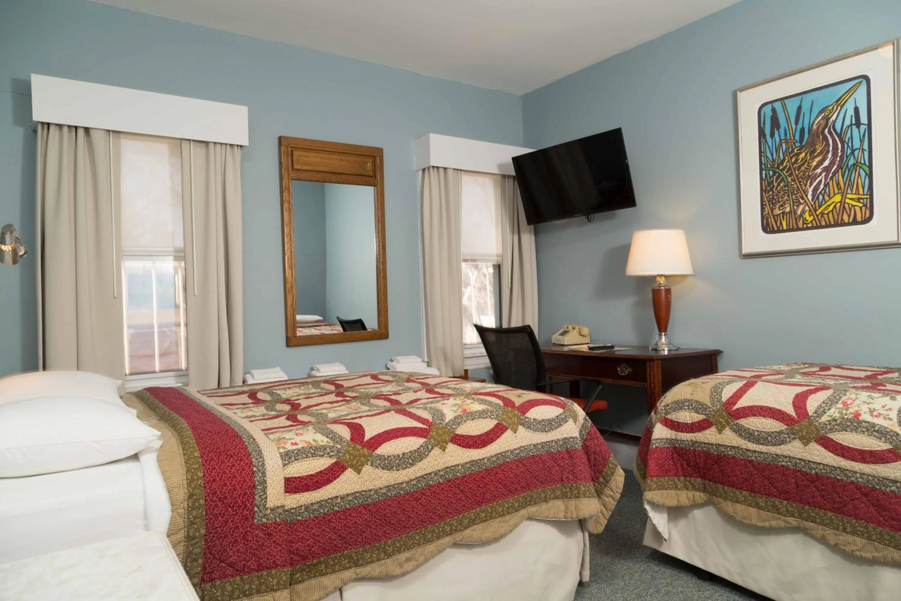 Bedroom, Bed in Irving House at Harvard
